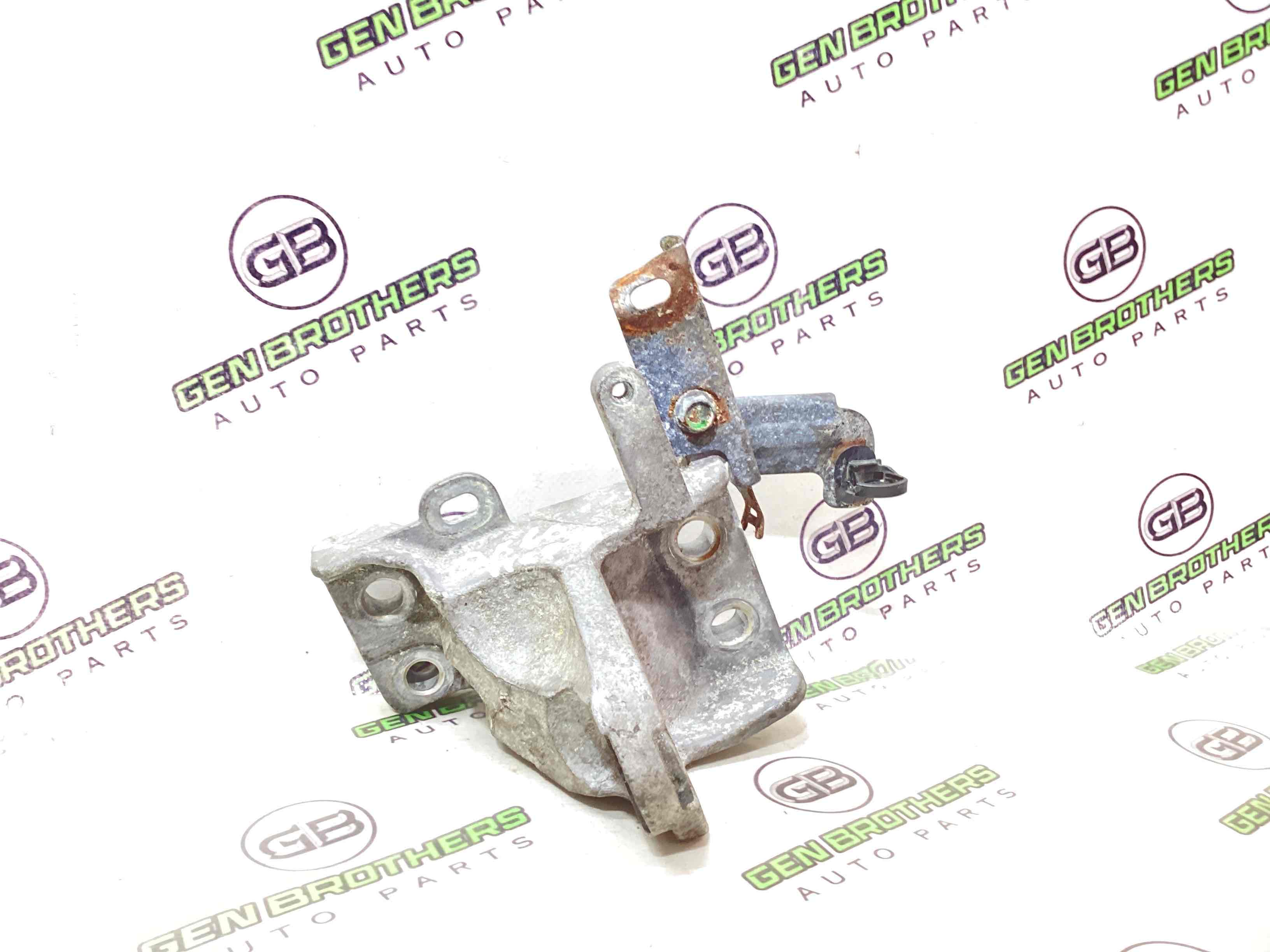 Кронштейн двигуна