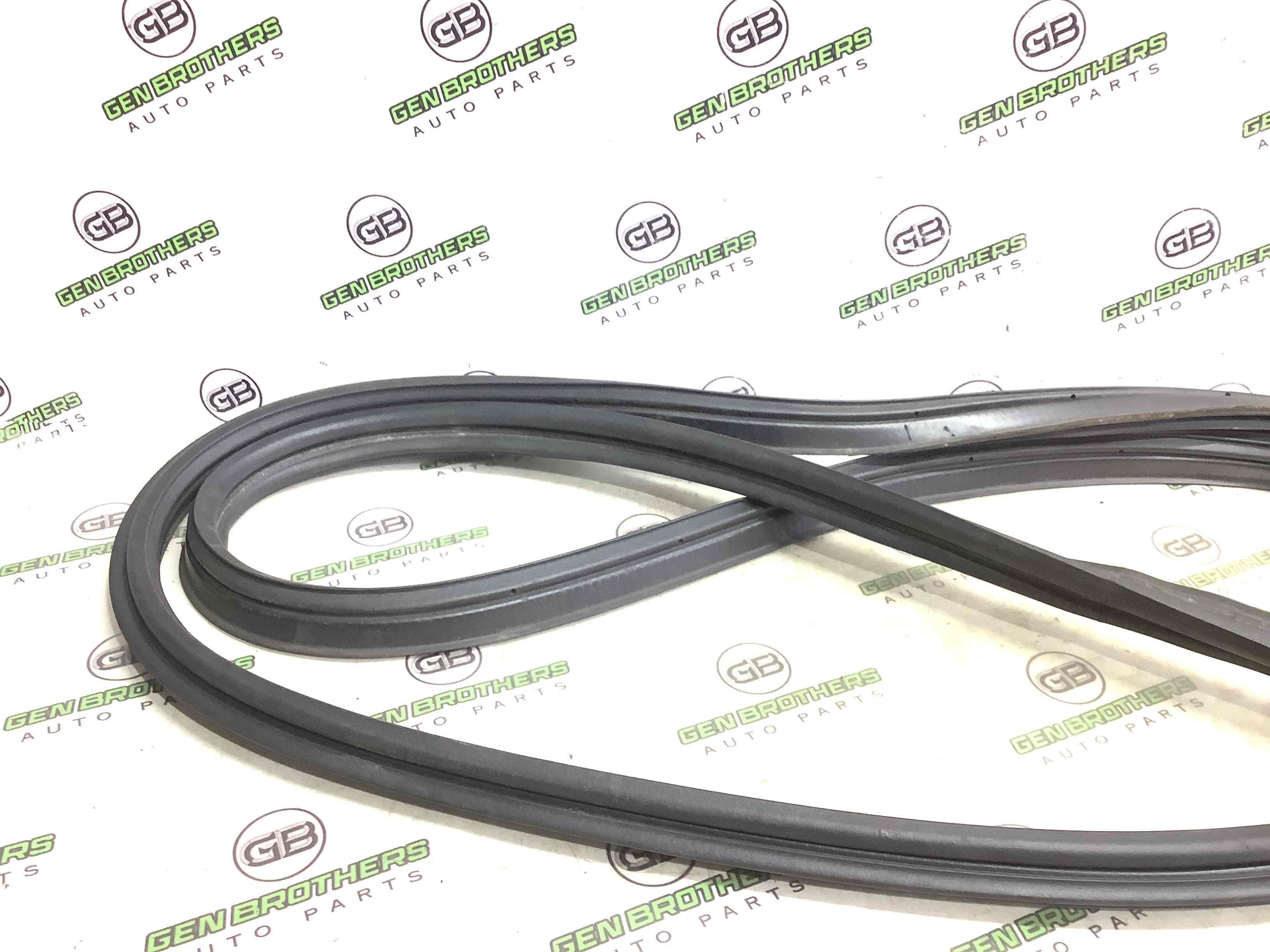 Ущільнювач кришки багажника, двері багажника