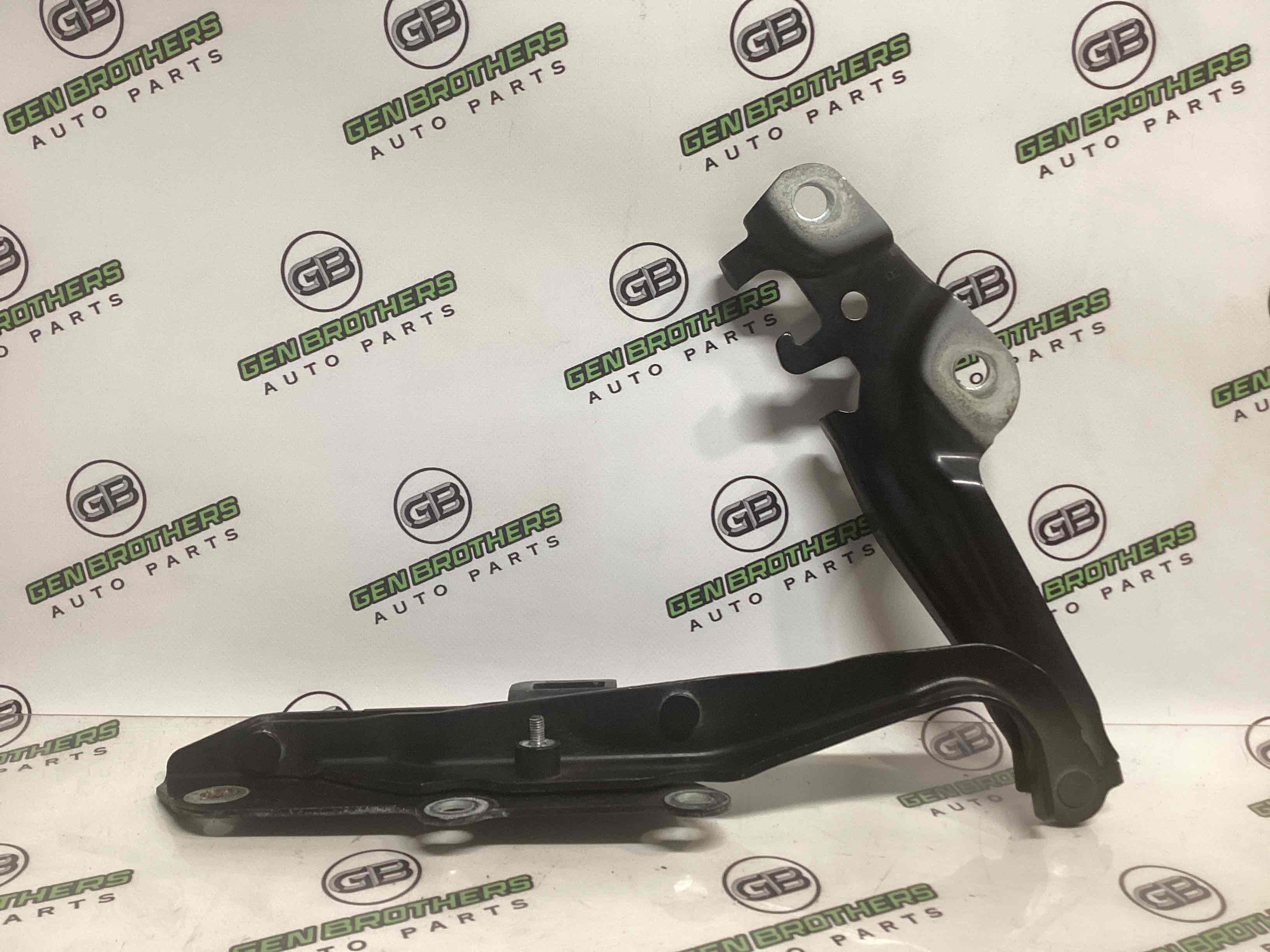 Петля капота, кронштейн капота