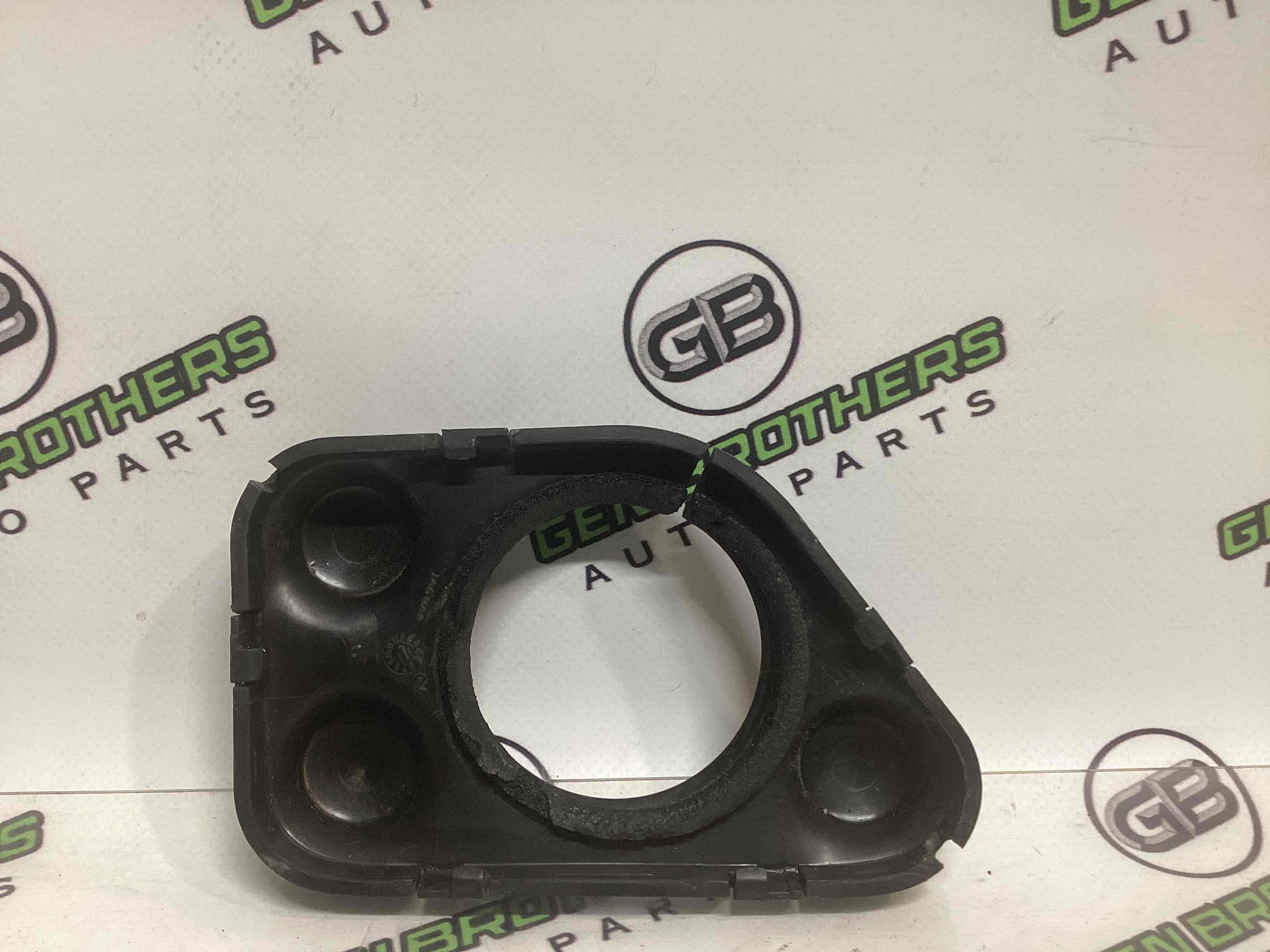 Петля кришки багажника, двері багажника