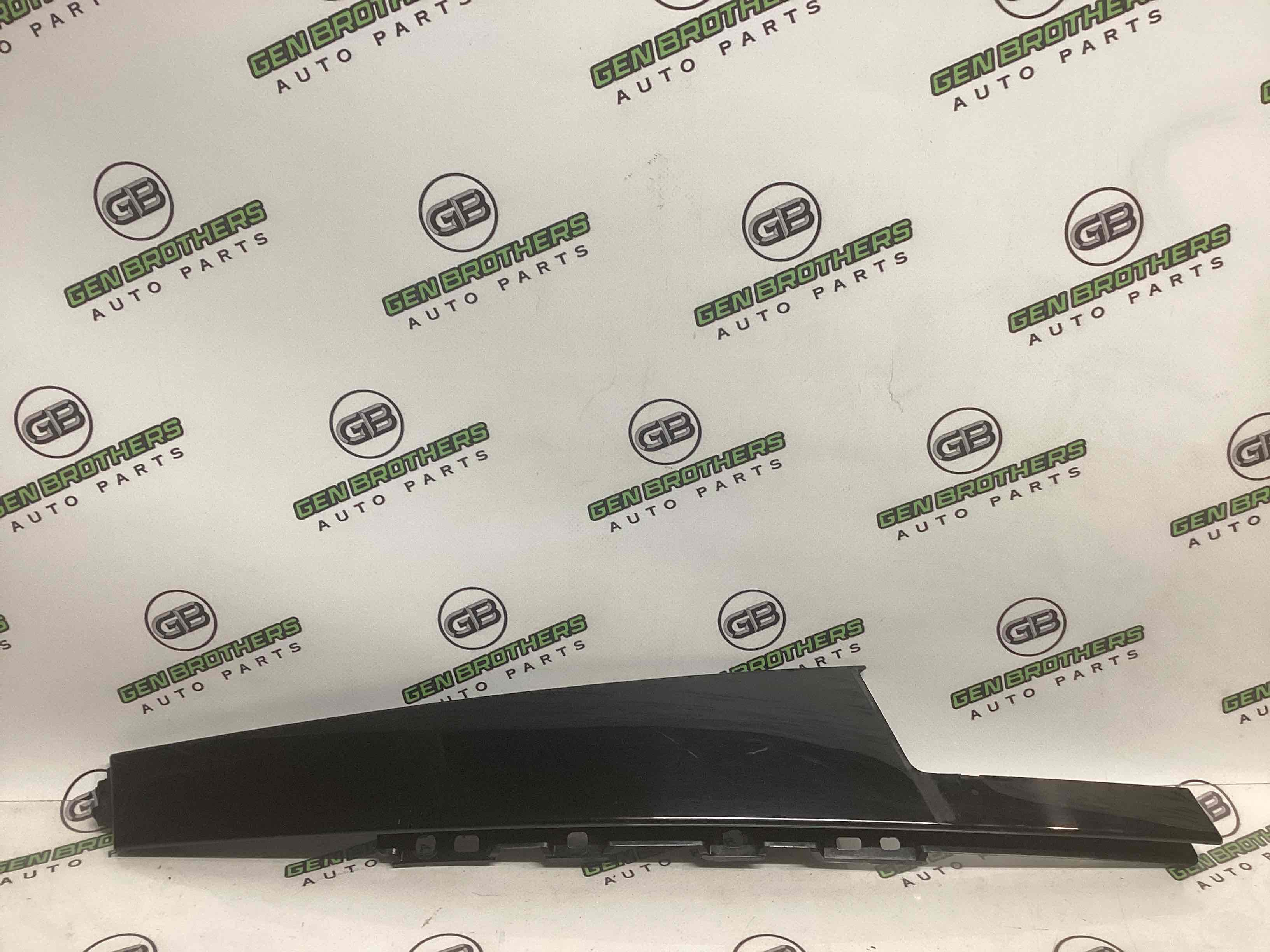 Молдинг двері передньої лівої