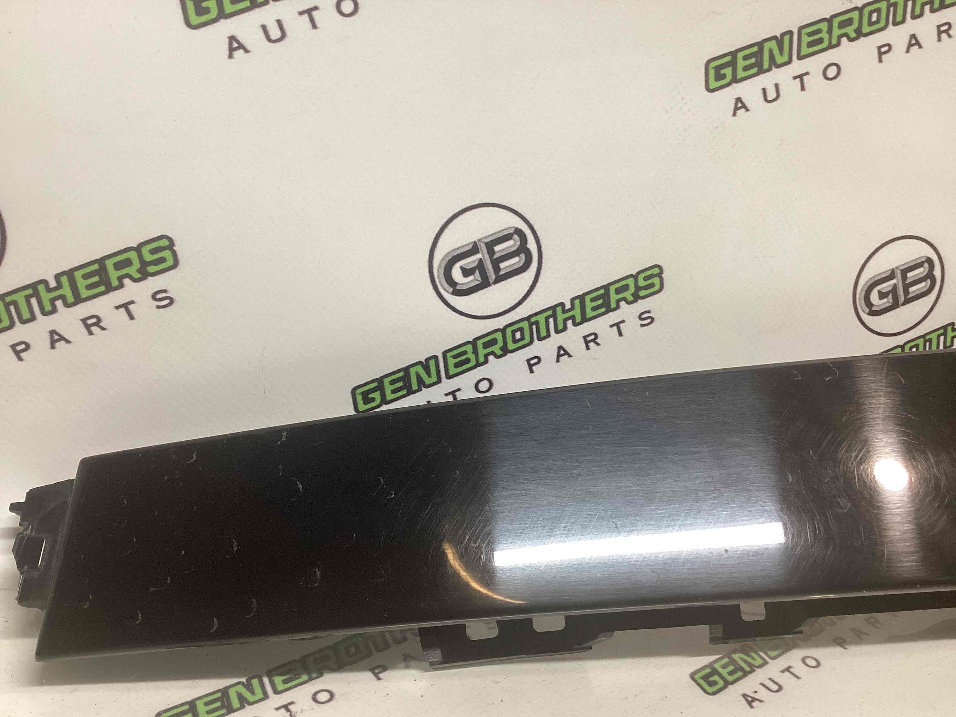 Молдинг двері задньої правої