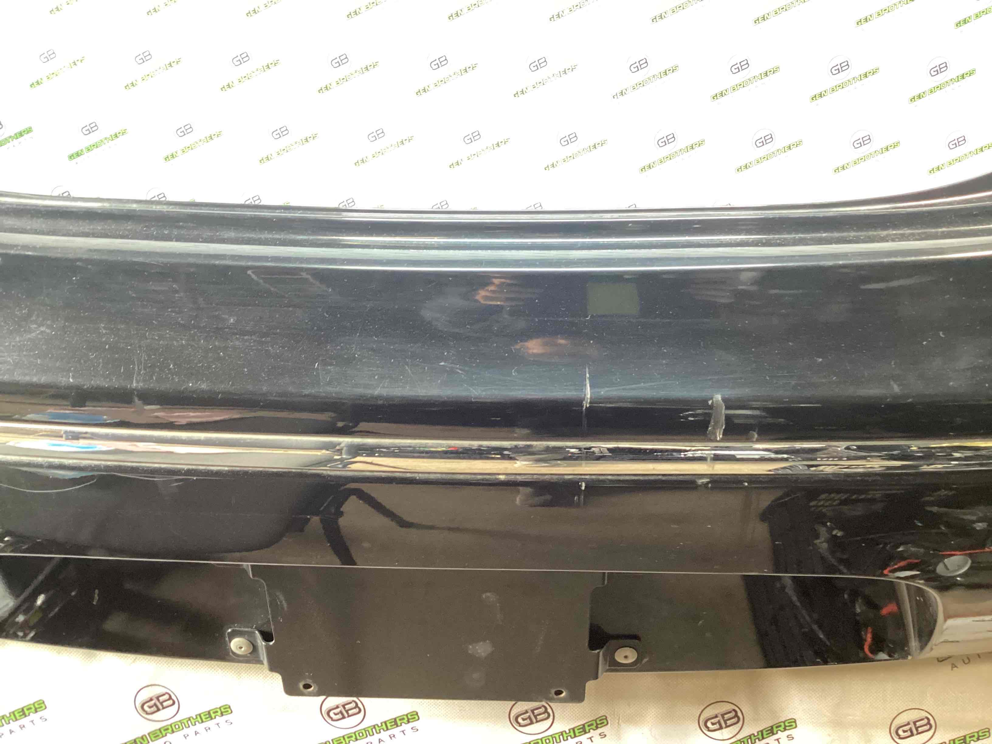 Бампер задній