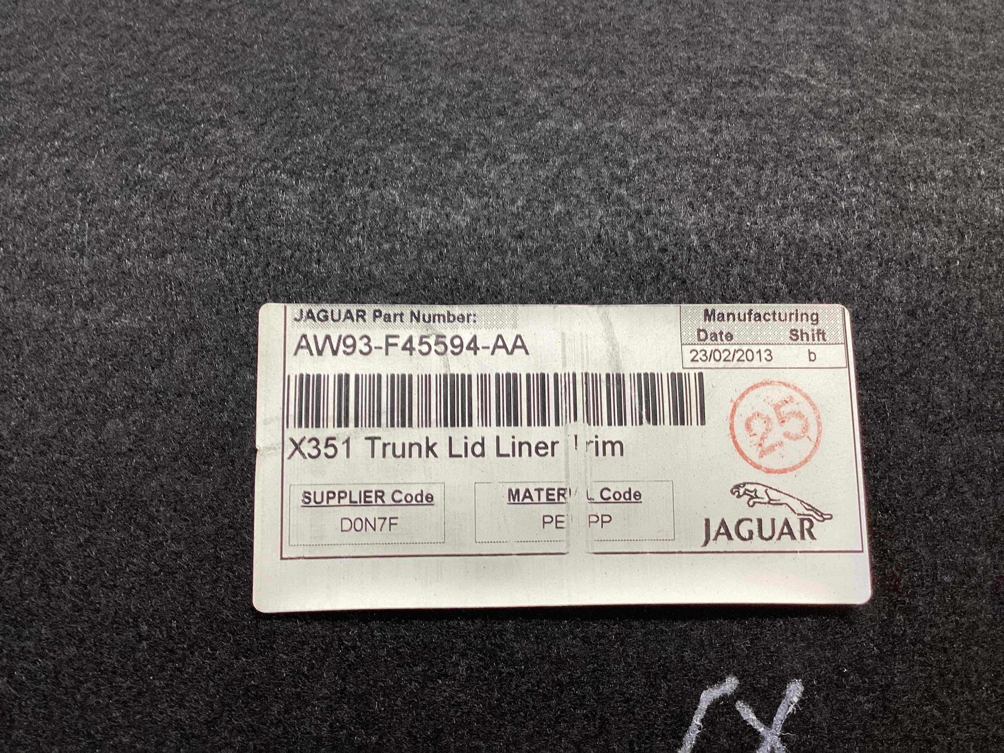 Обшивка кришки багажника