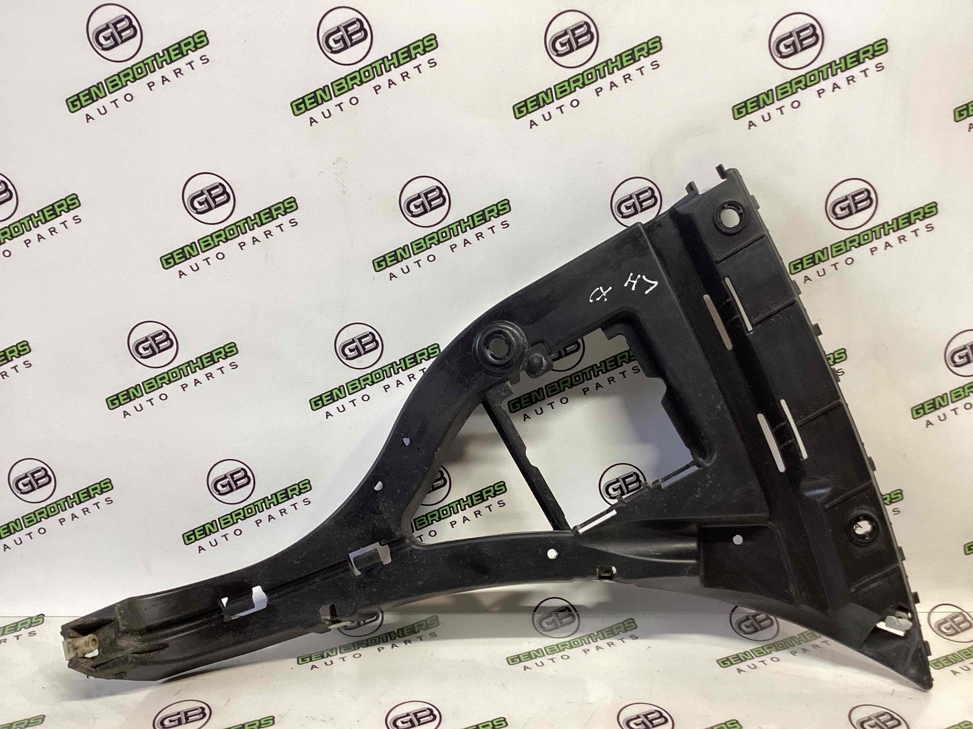 Кріплення заднього бампера ліве