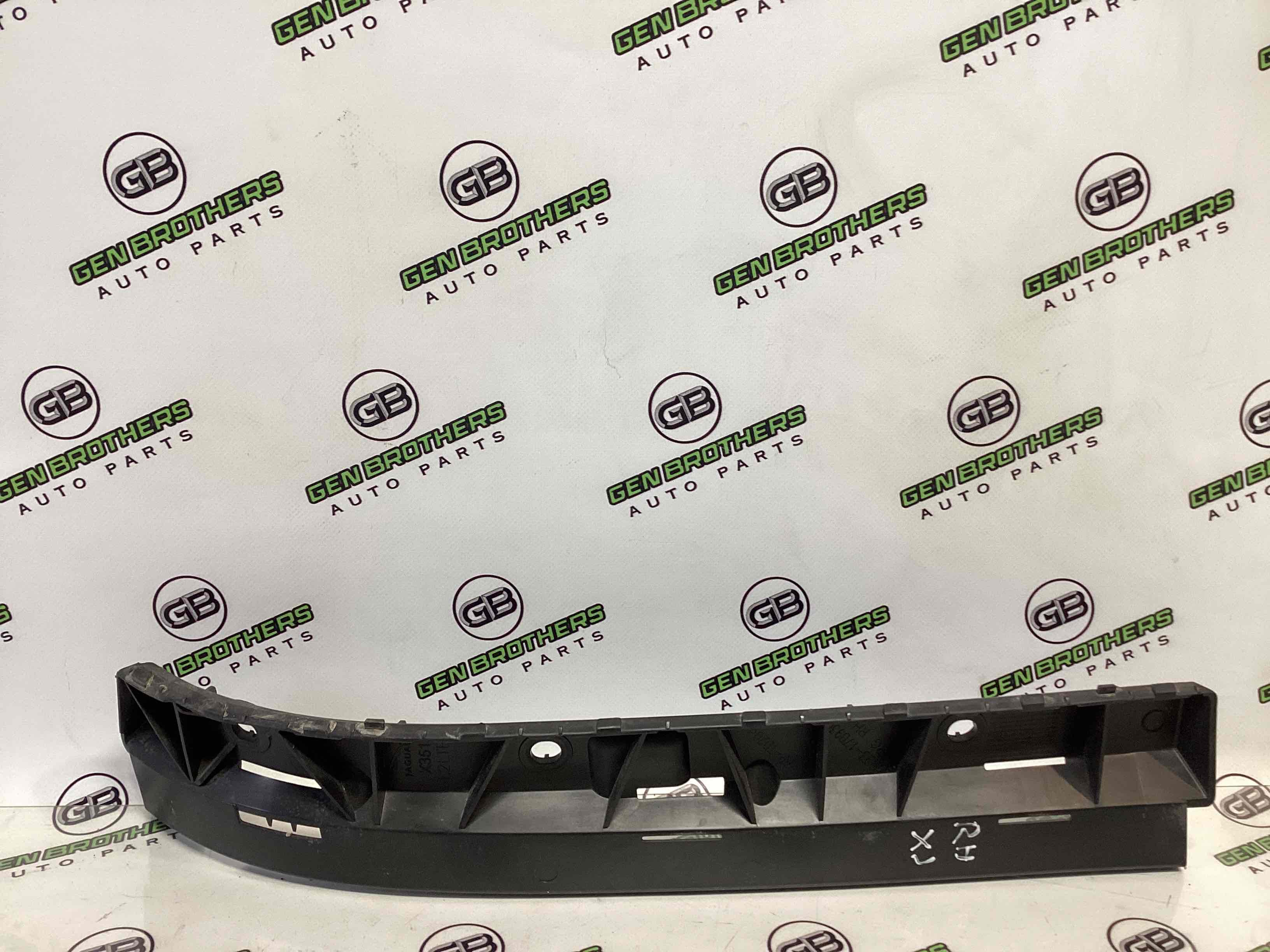 Кріплення заднього бампера праве