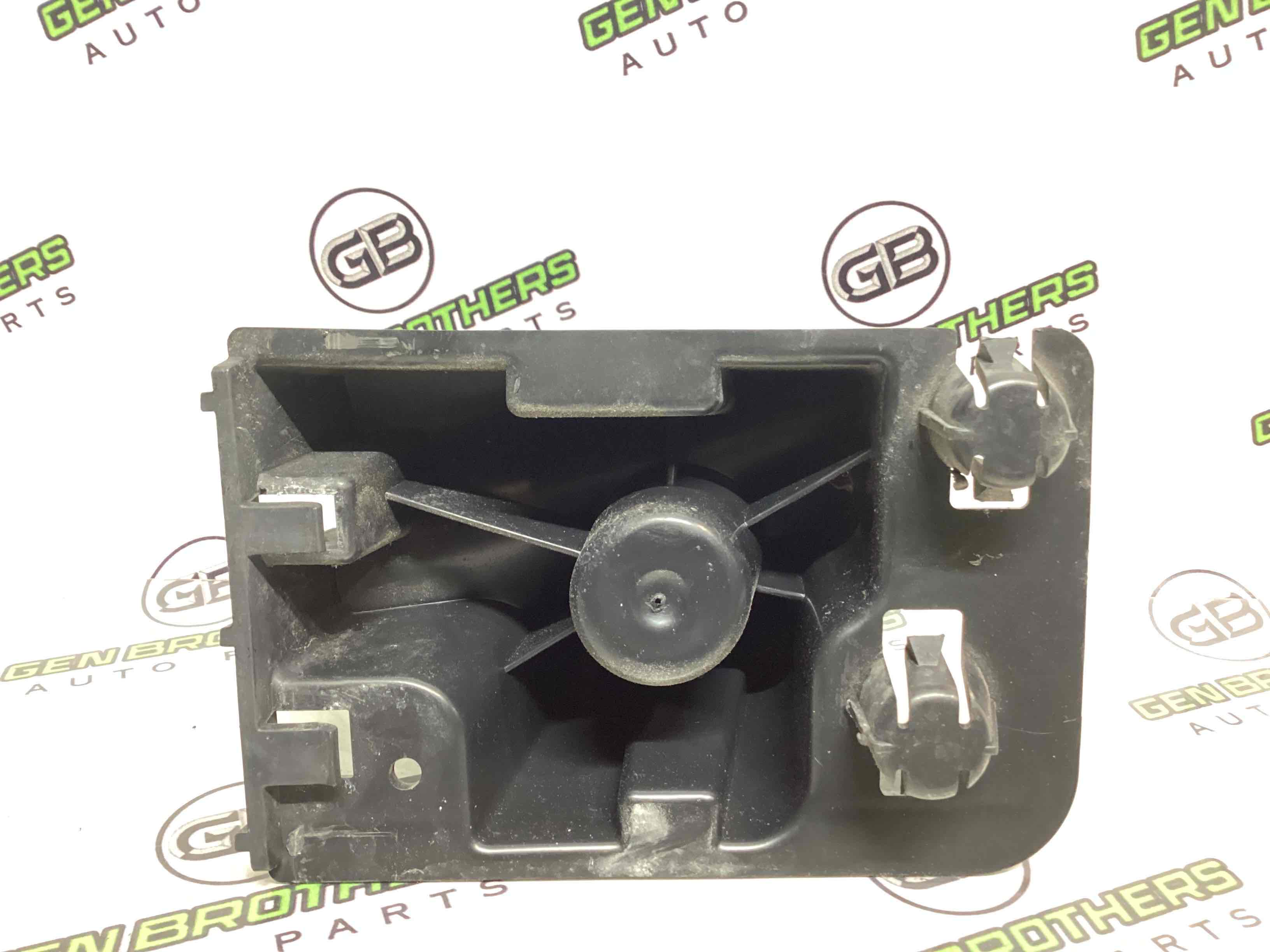 Кріплення заднього бампера ліве