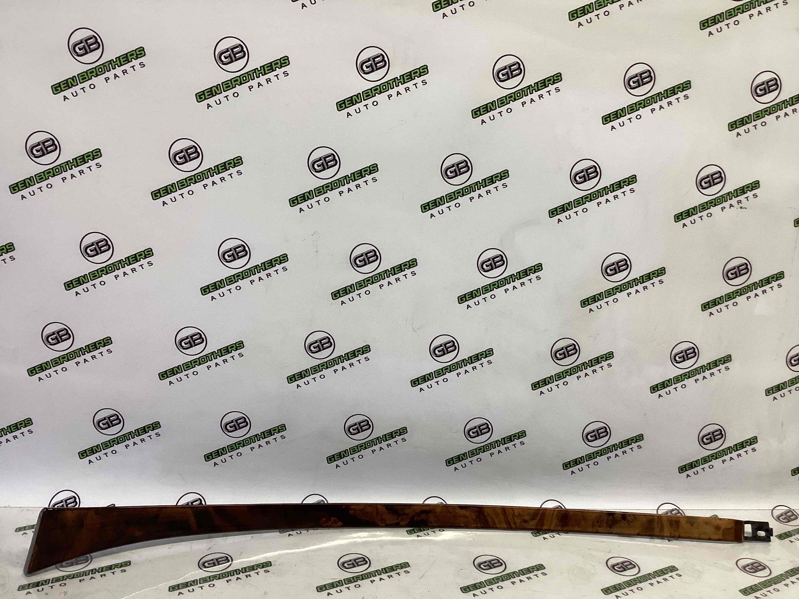 Обшивка панелі приладів торпедо