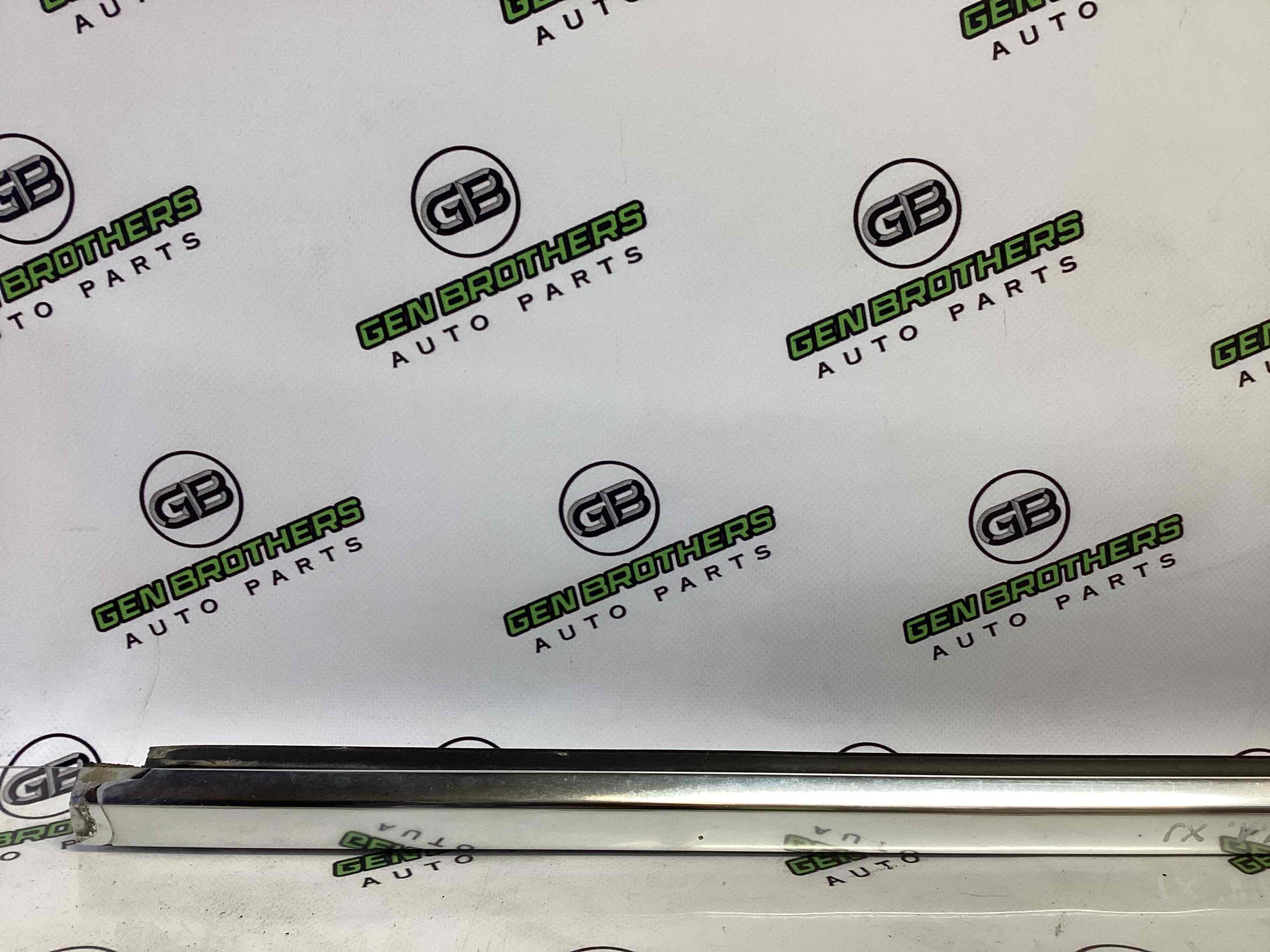 Молдинг двері передньої лівої