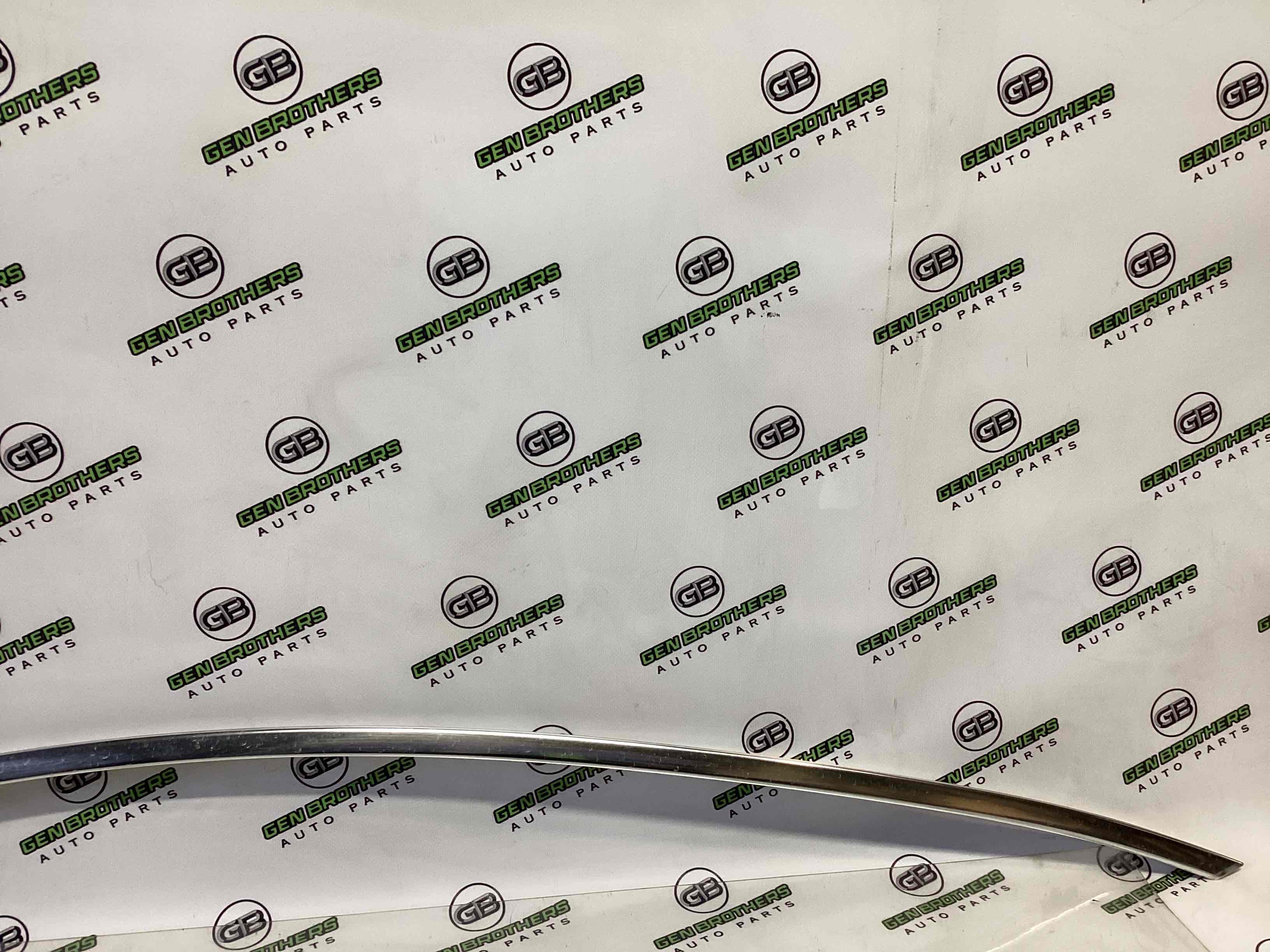 Молдинг двері передньої правої