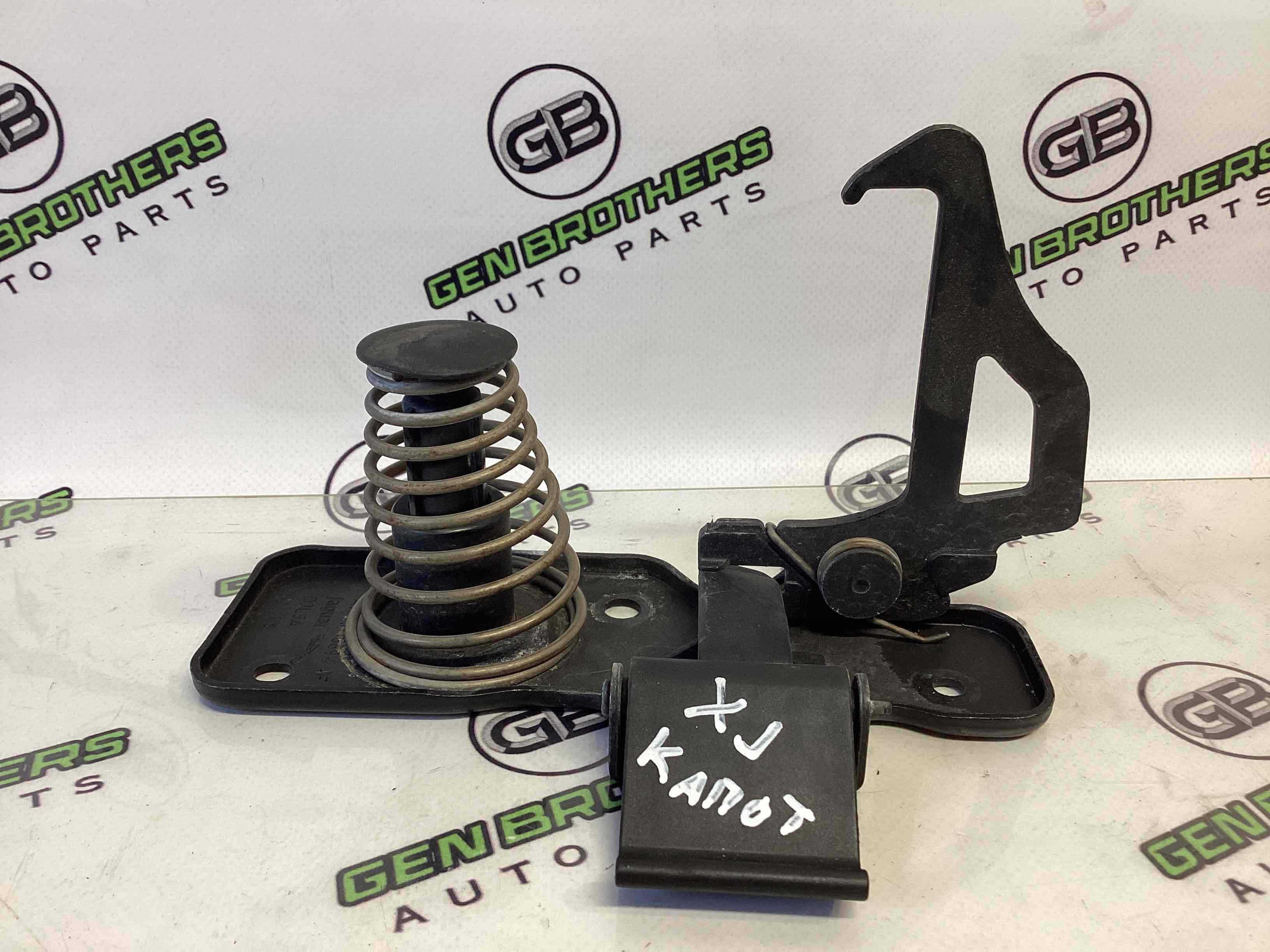 Замок капота, трос капота