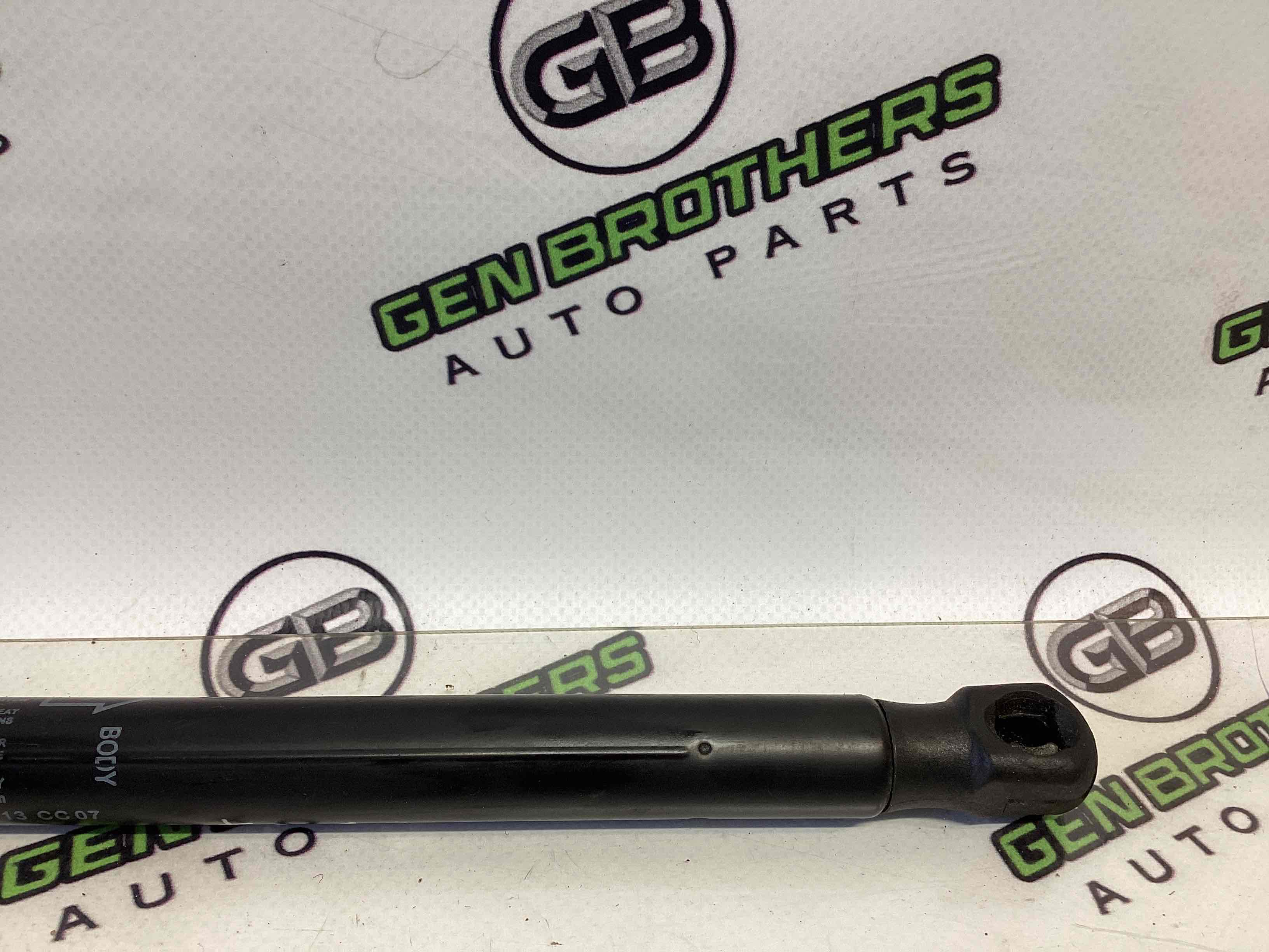 Амортизатор капота