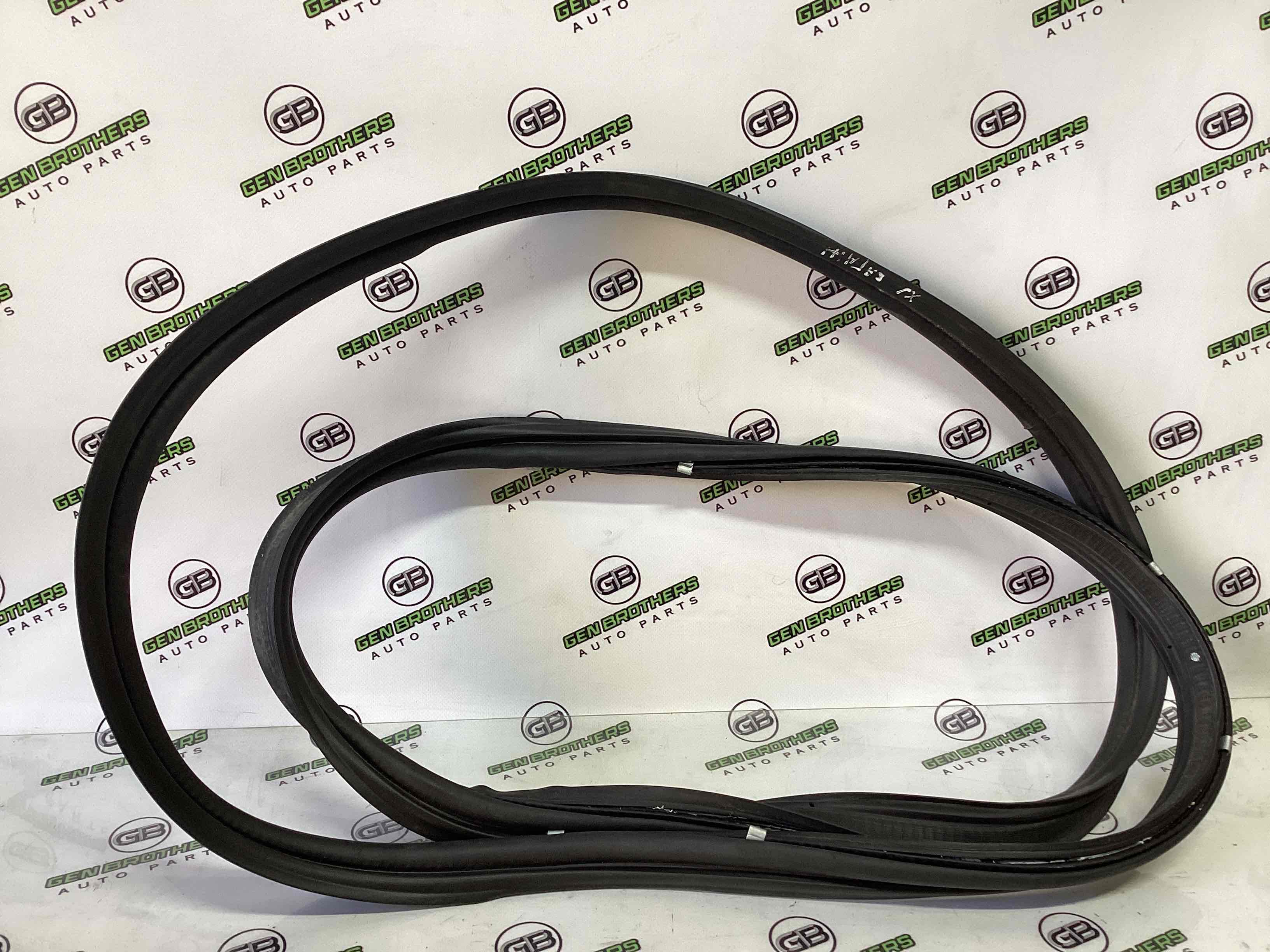 Ущільнювач кришки багажника, двері багажника