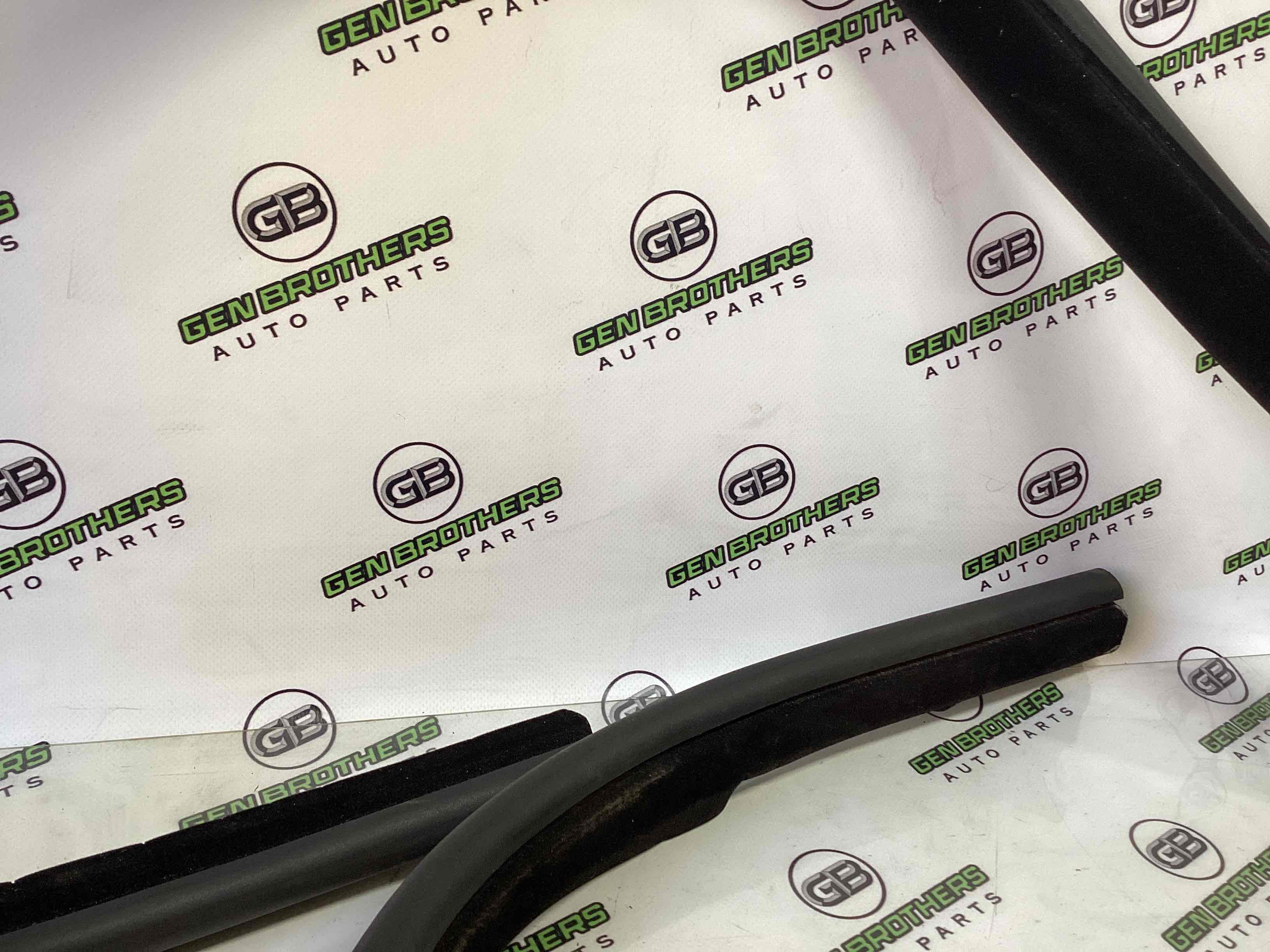 Ущільнювач скла, двері