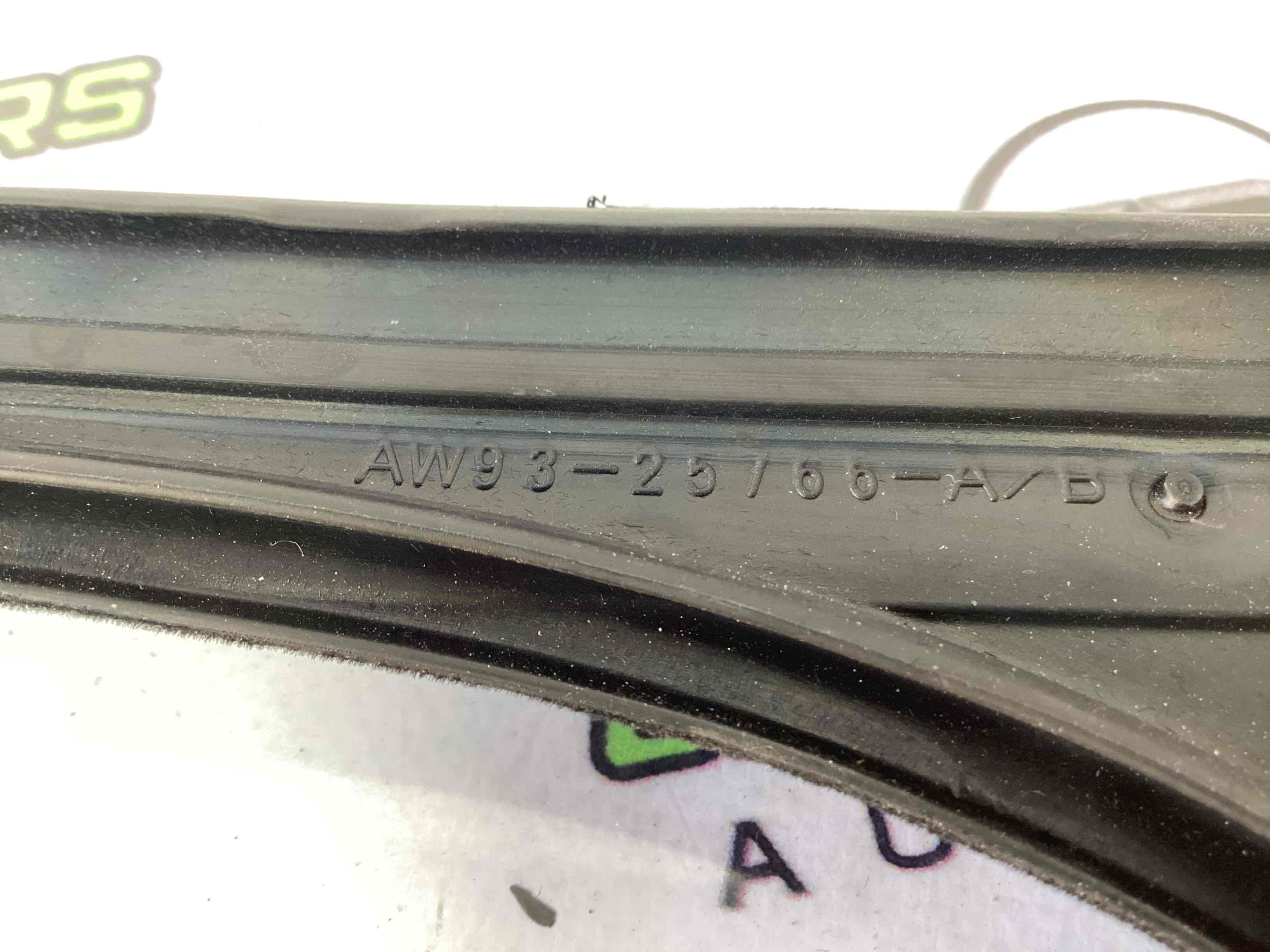 Ущільнювач скла, двері