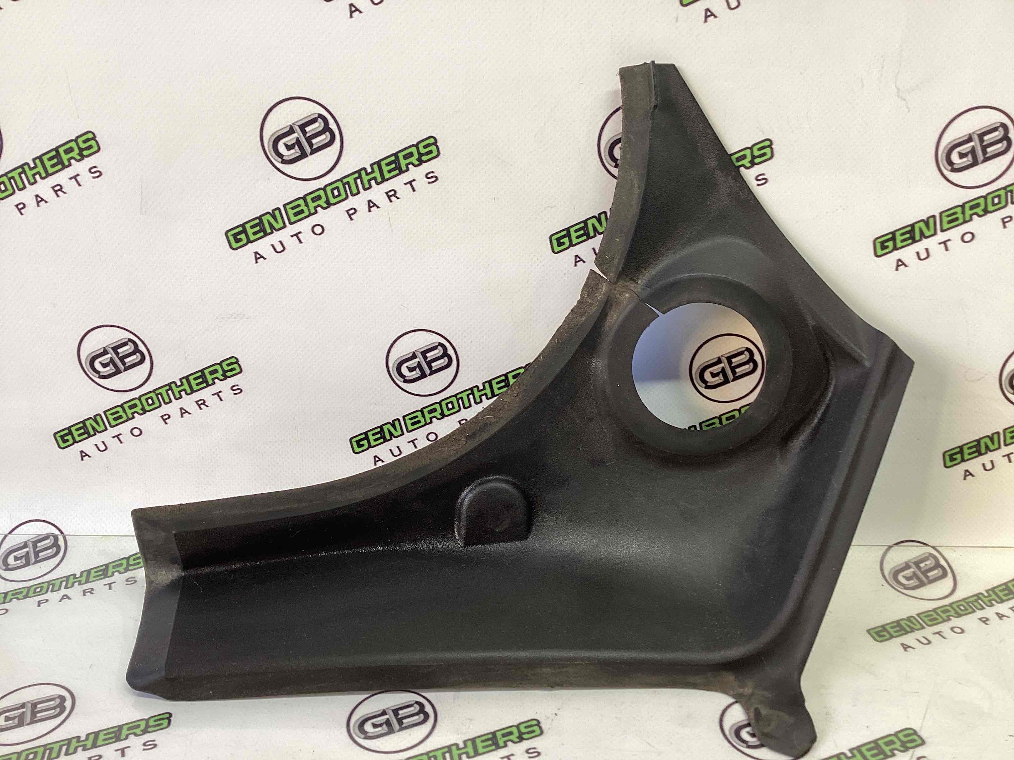 Накладка петлі кришки багажника