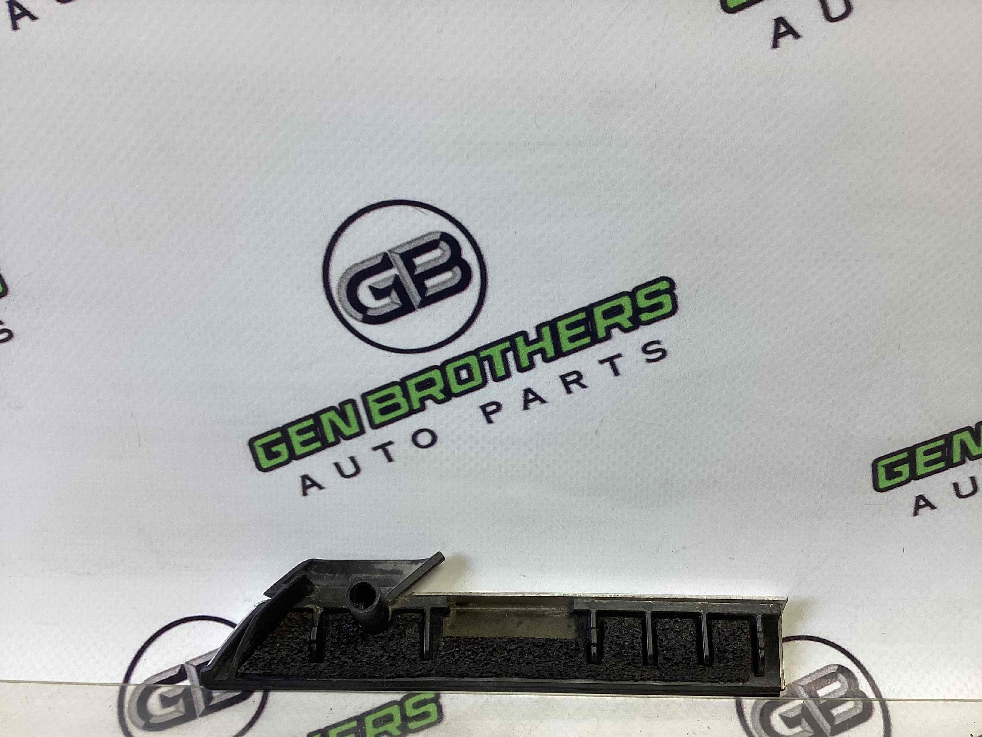 Молдинг двері передньої правої