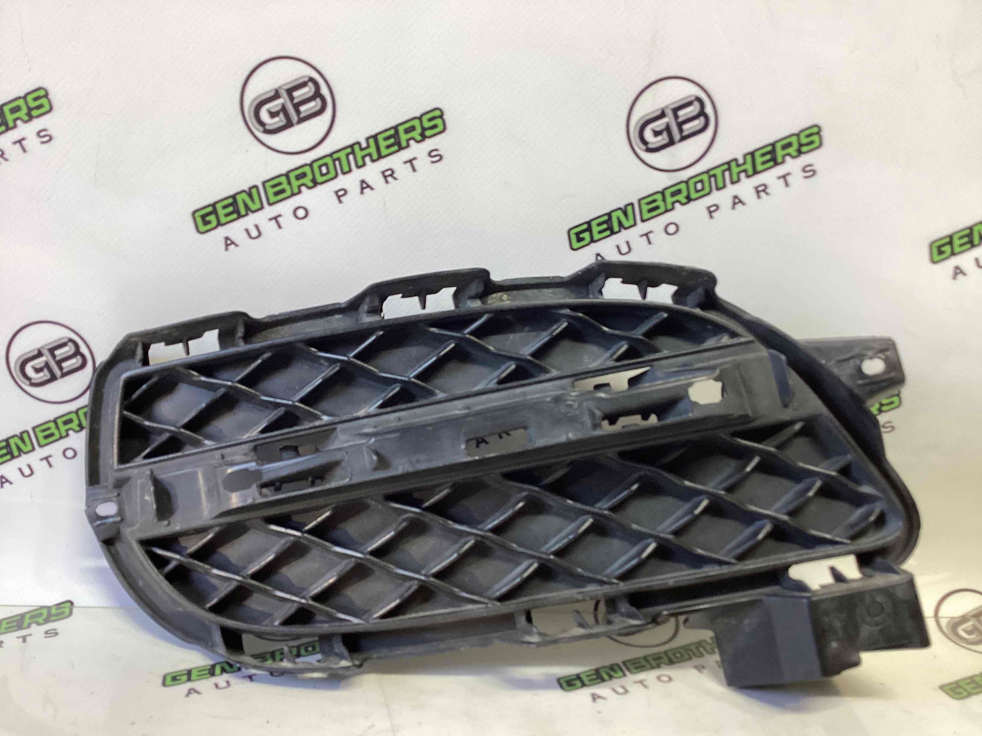 Заглушка, вставка решітка в бампер