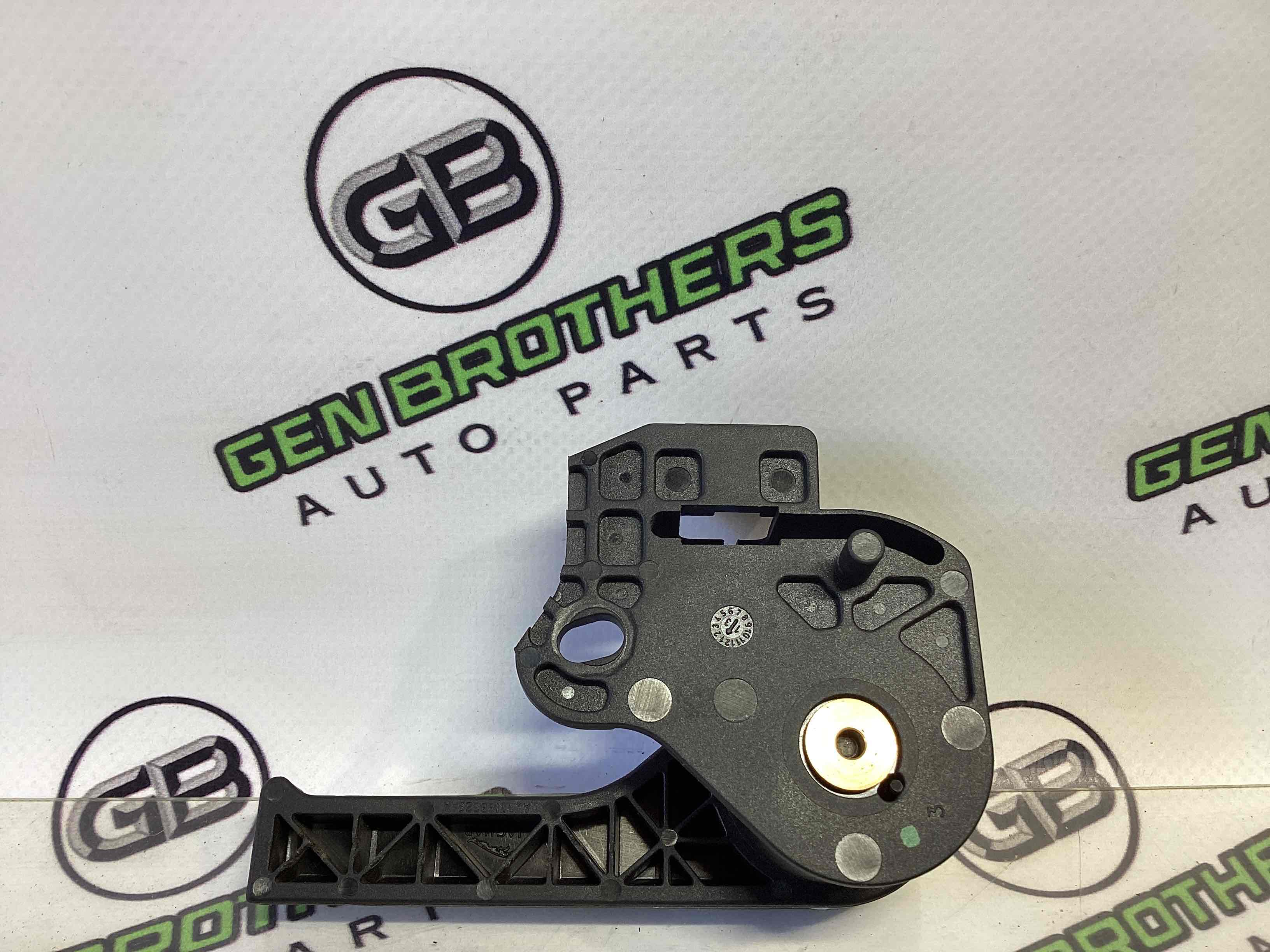 Ручка відкривання капота