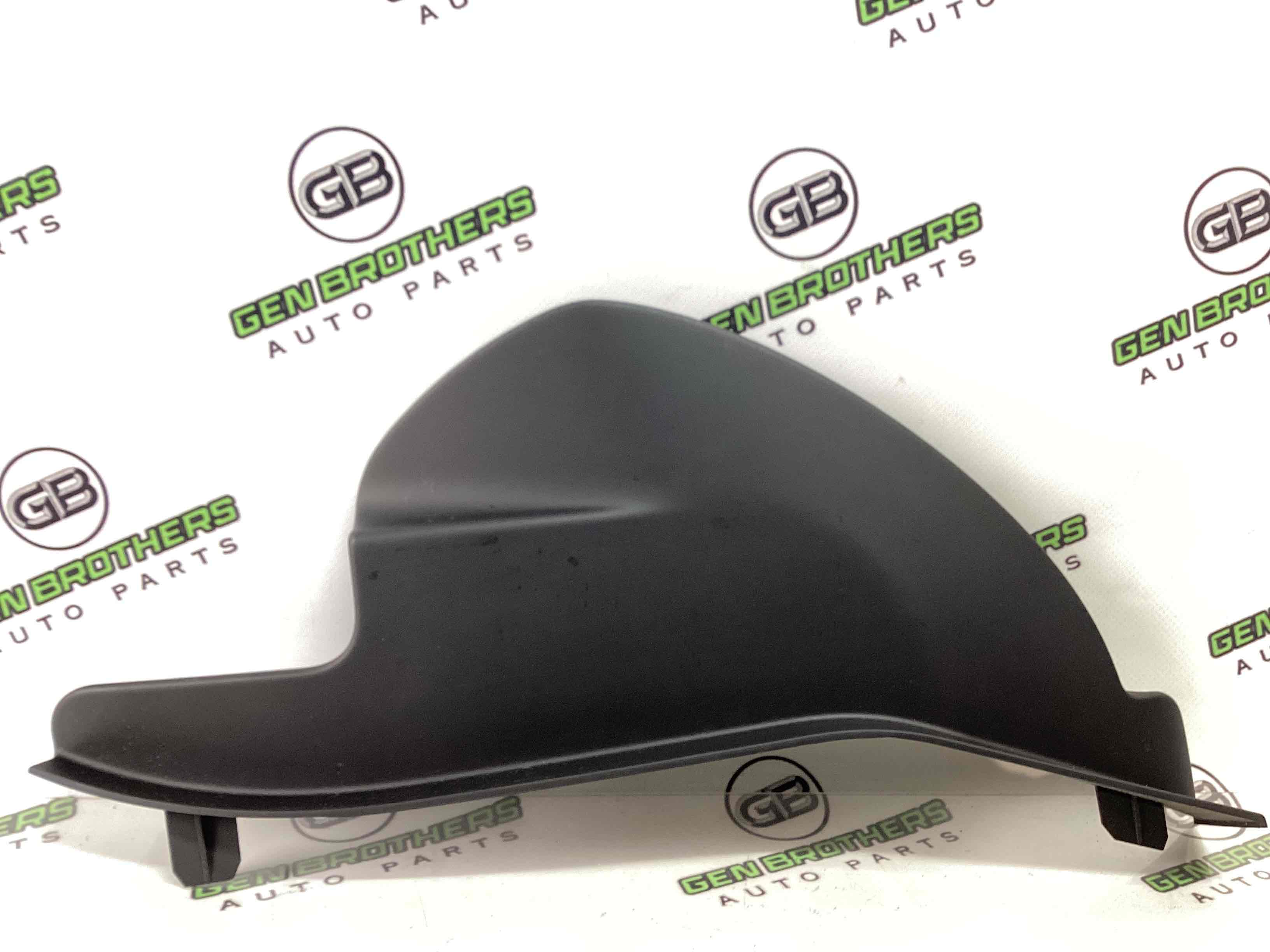 Обшивка панелі приладів торпедо