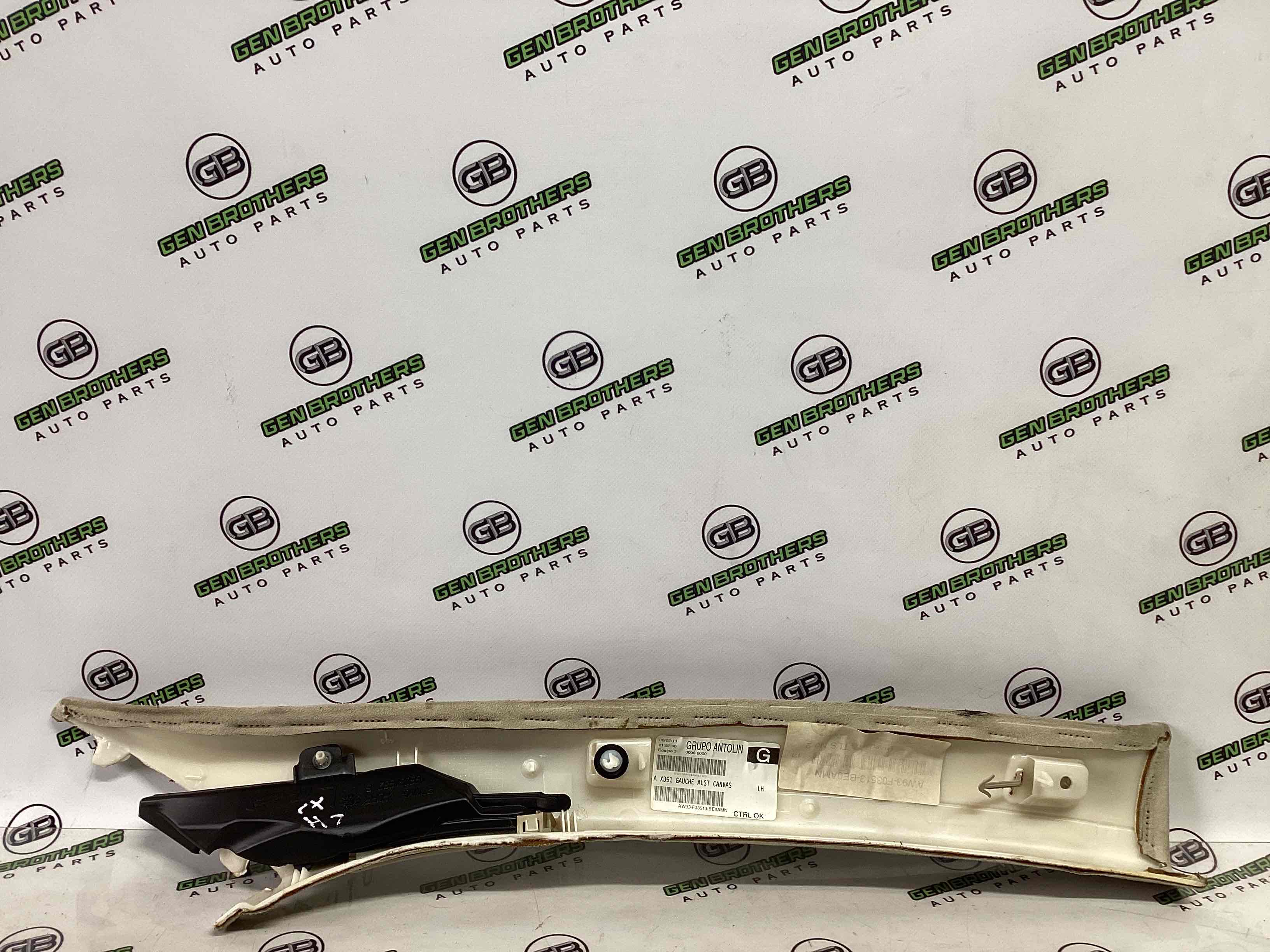 Обшивка передньої стійки ліва