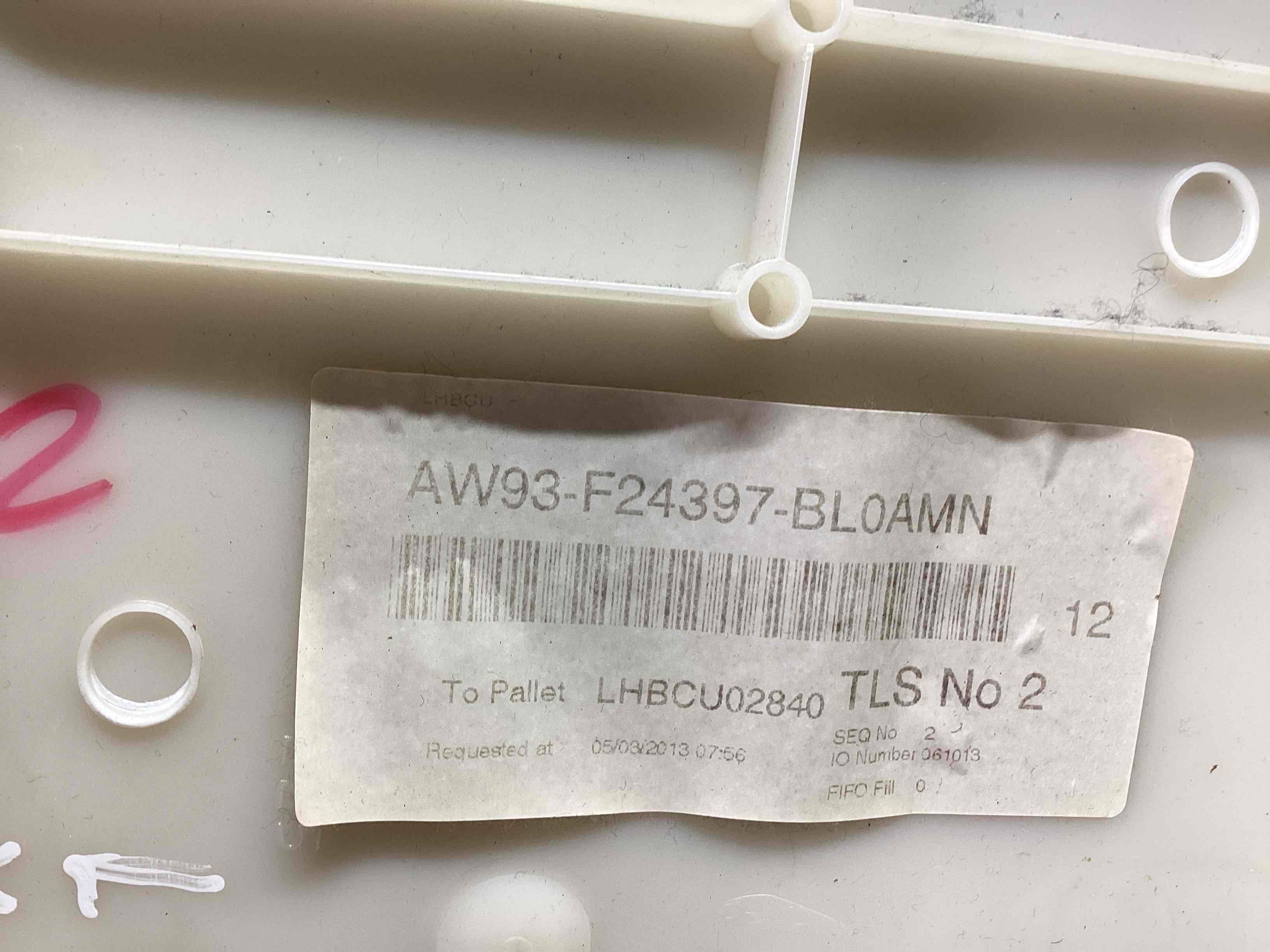 Обшивка центральної стійки ліва