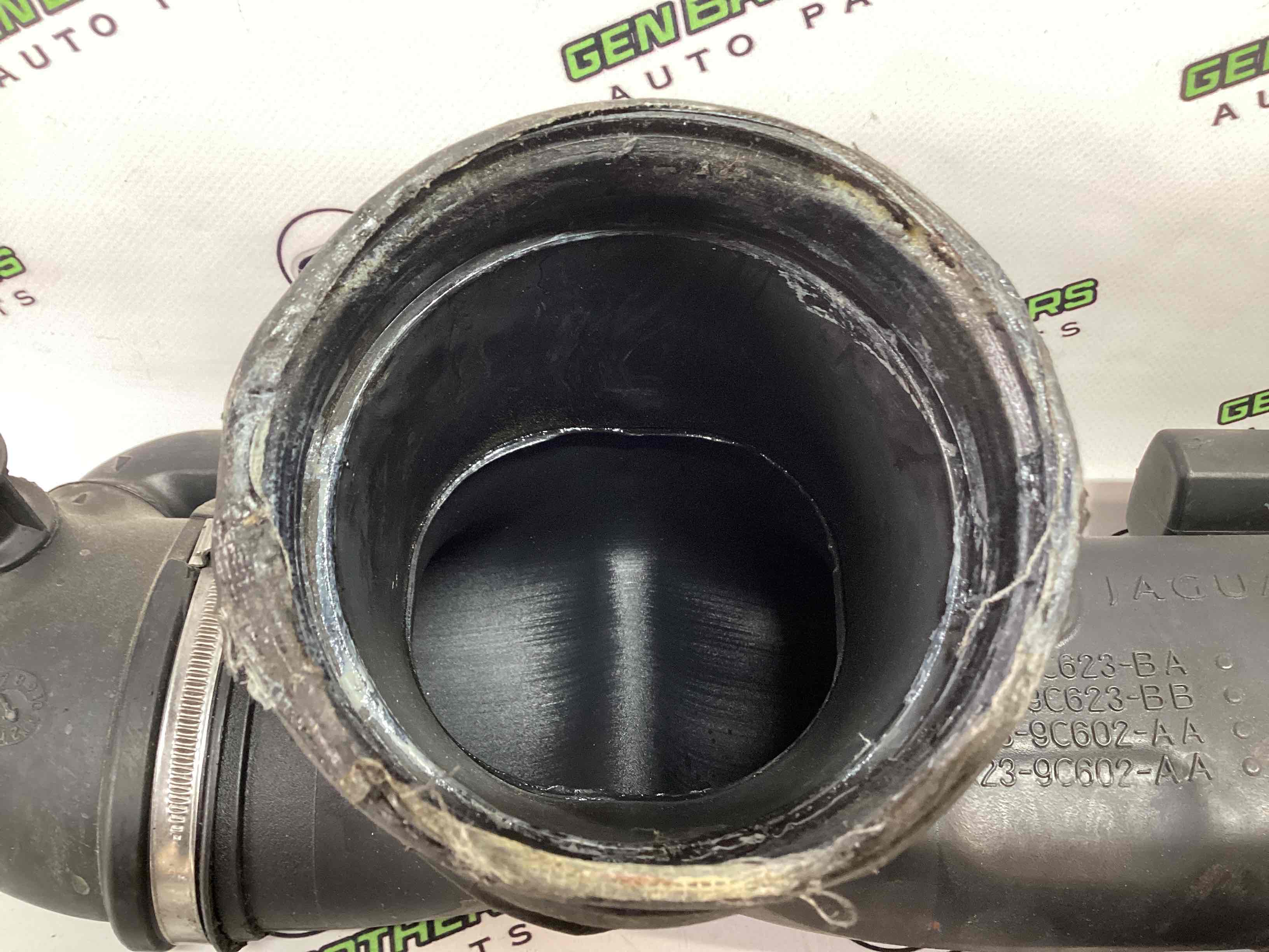 Патрубок повітряного фільтра