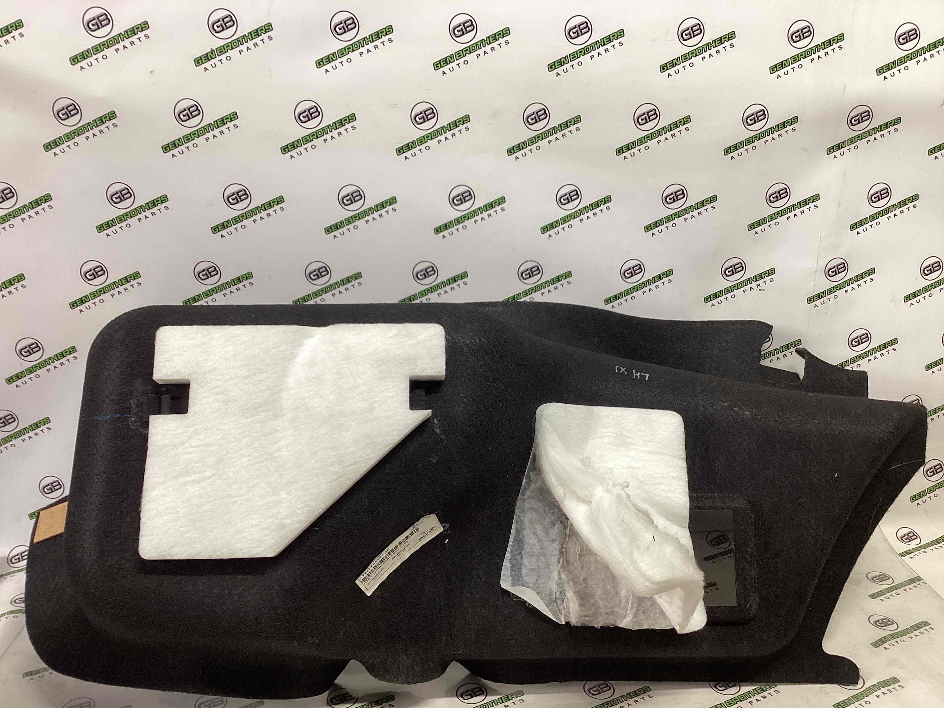 Елементи оздоблення багажника