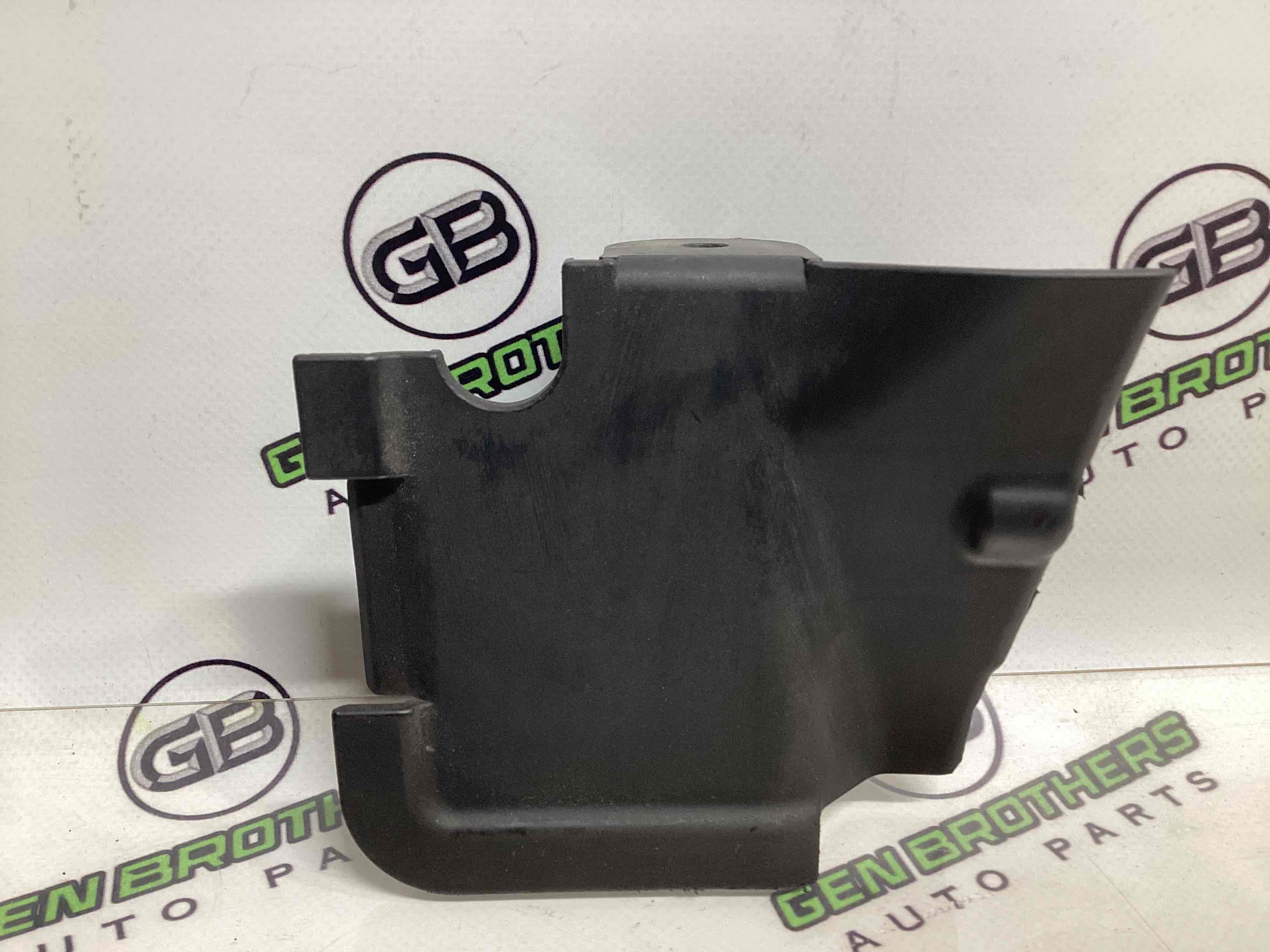 Пластик моторного відсіку