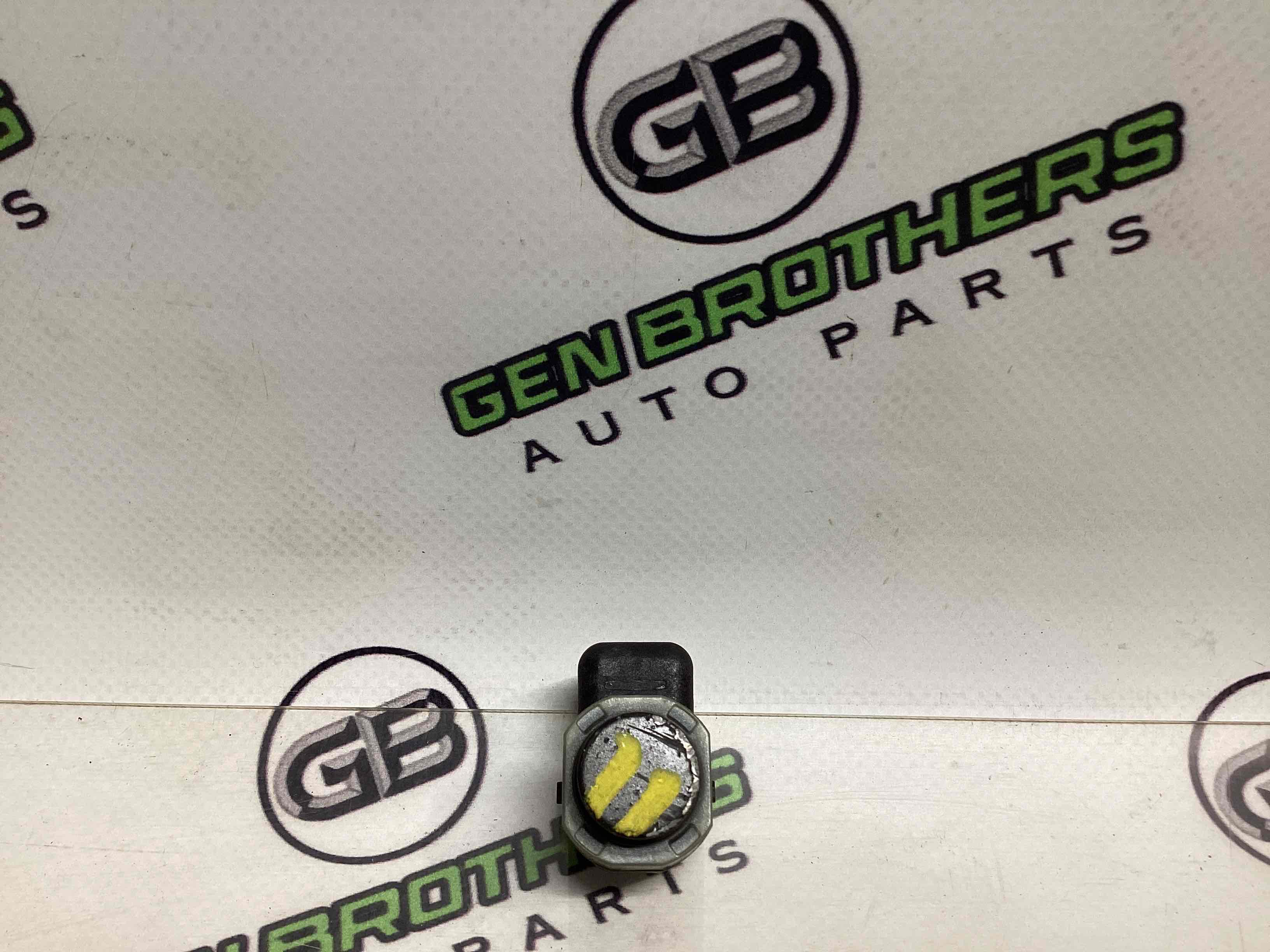 Парктронік, кріплення, корпус