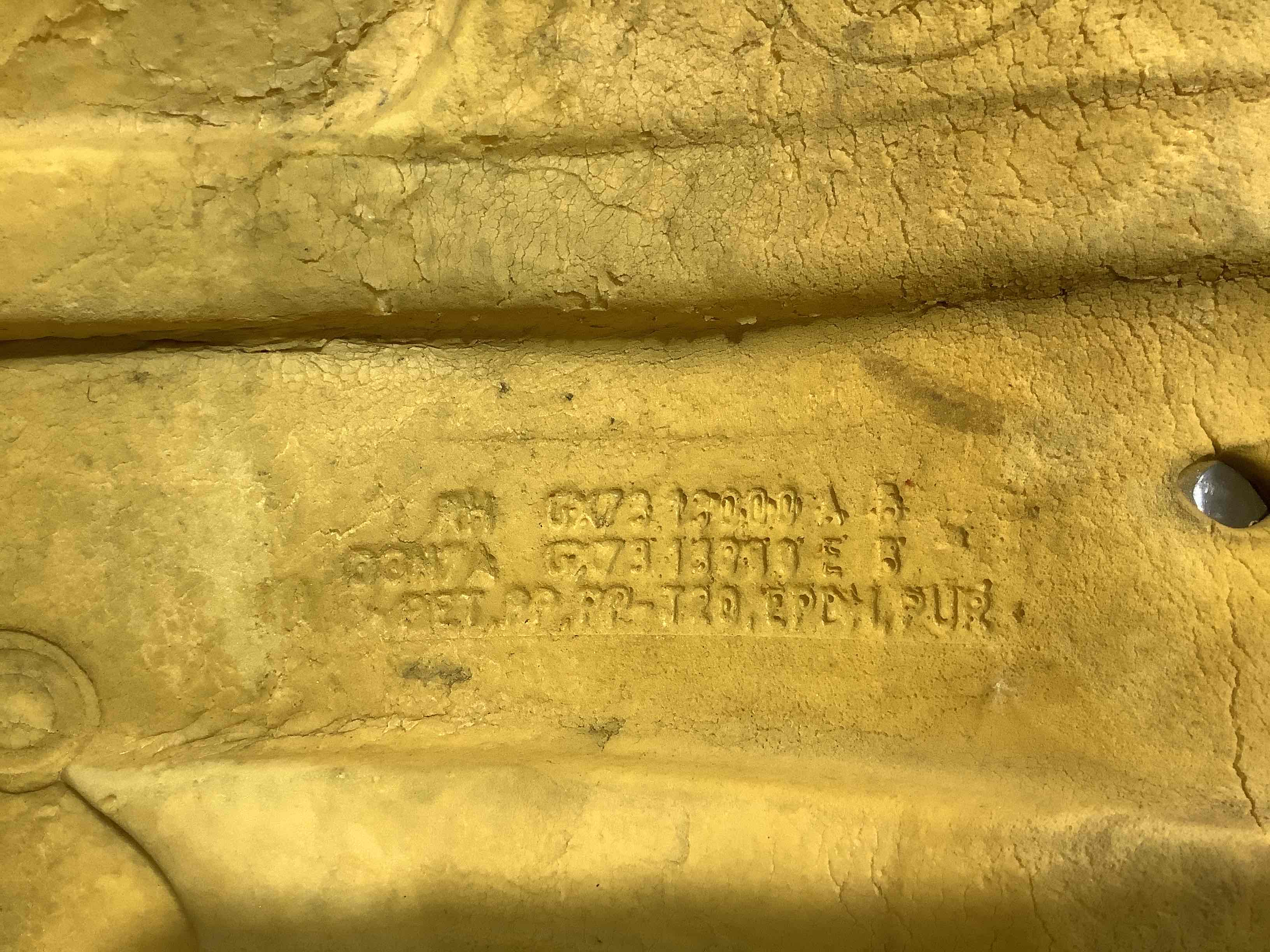 Килимки комплекти, підлога салону