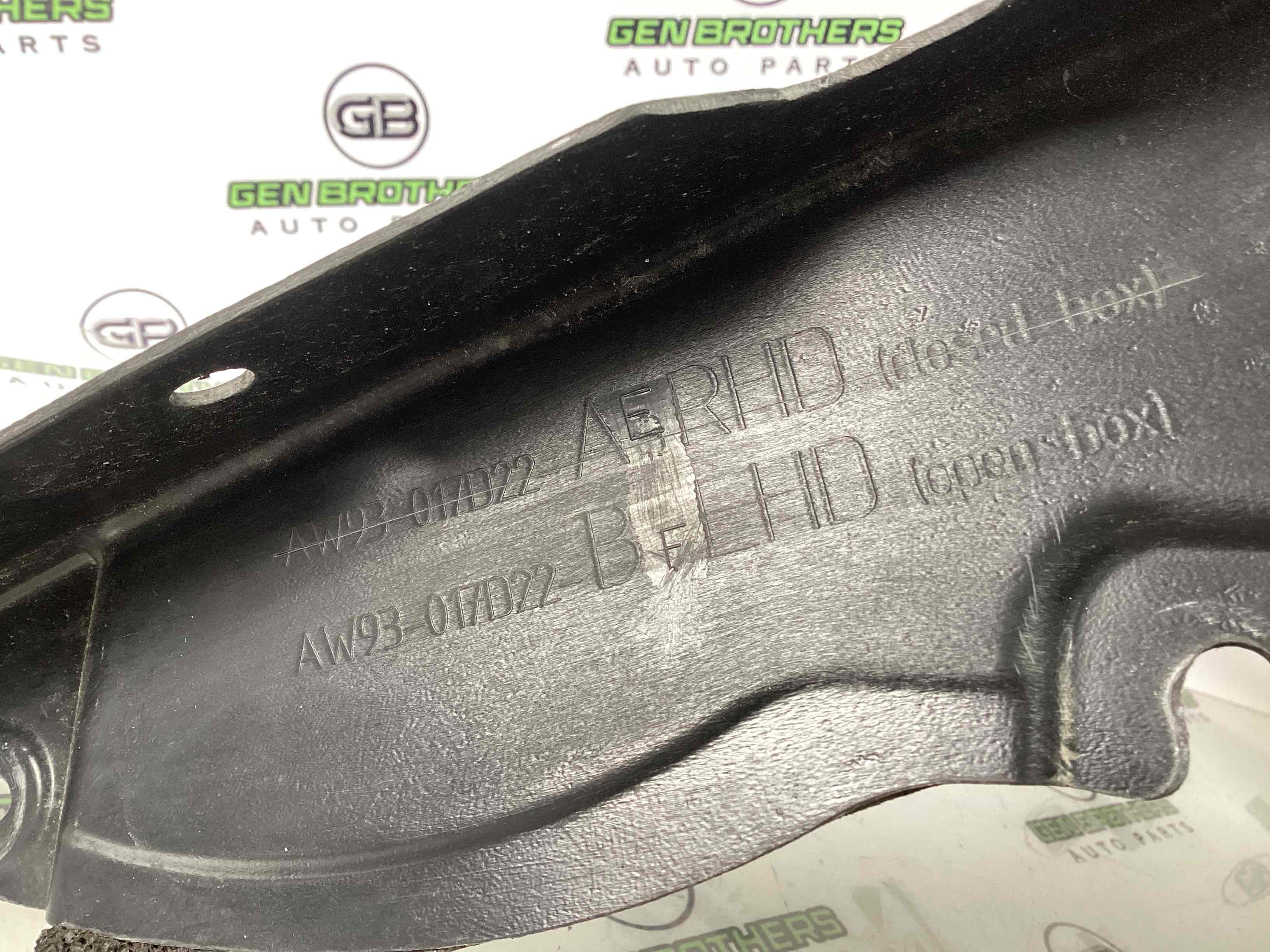 Пластик моторного відсіку