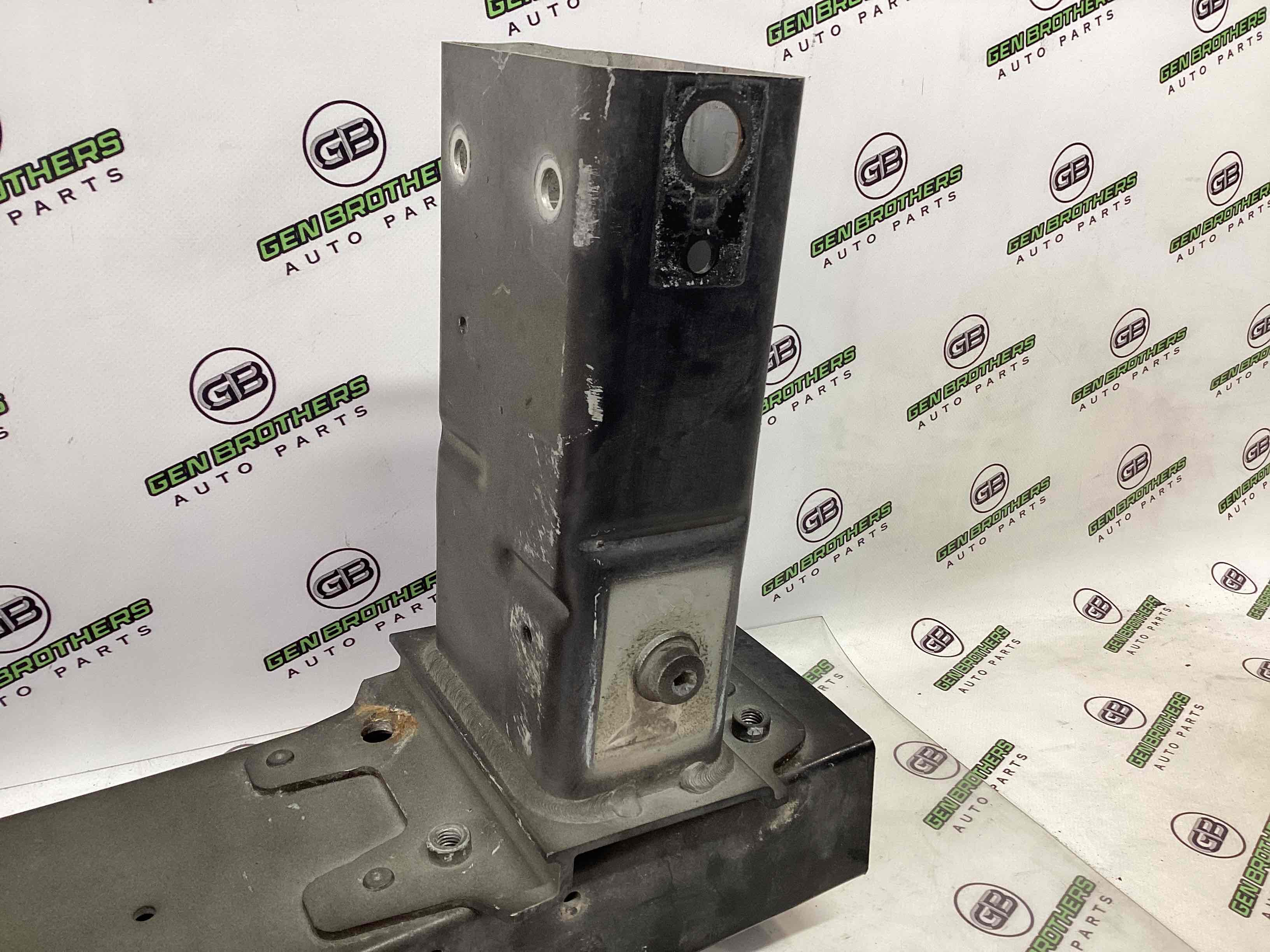 Кронштейн підсилювача бампера