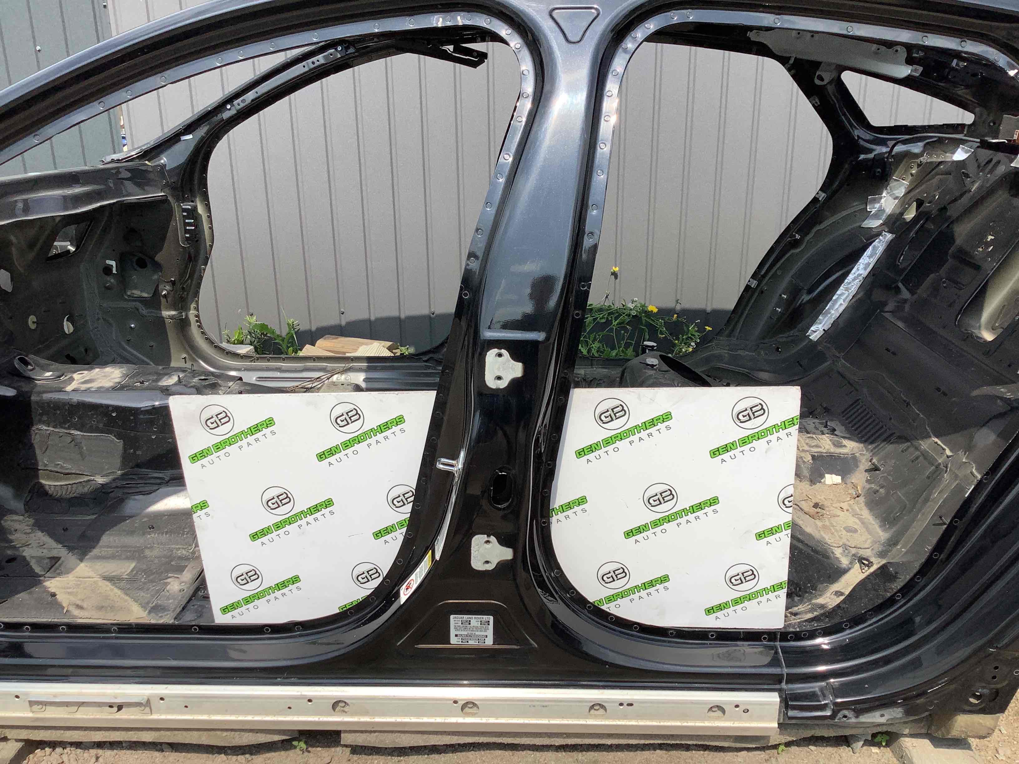 Стійки кузова та пороги