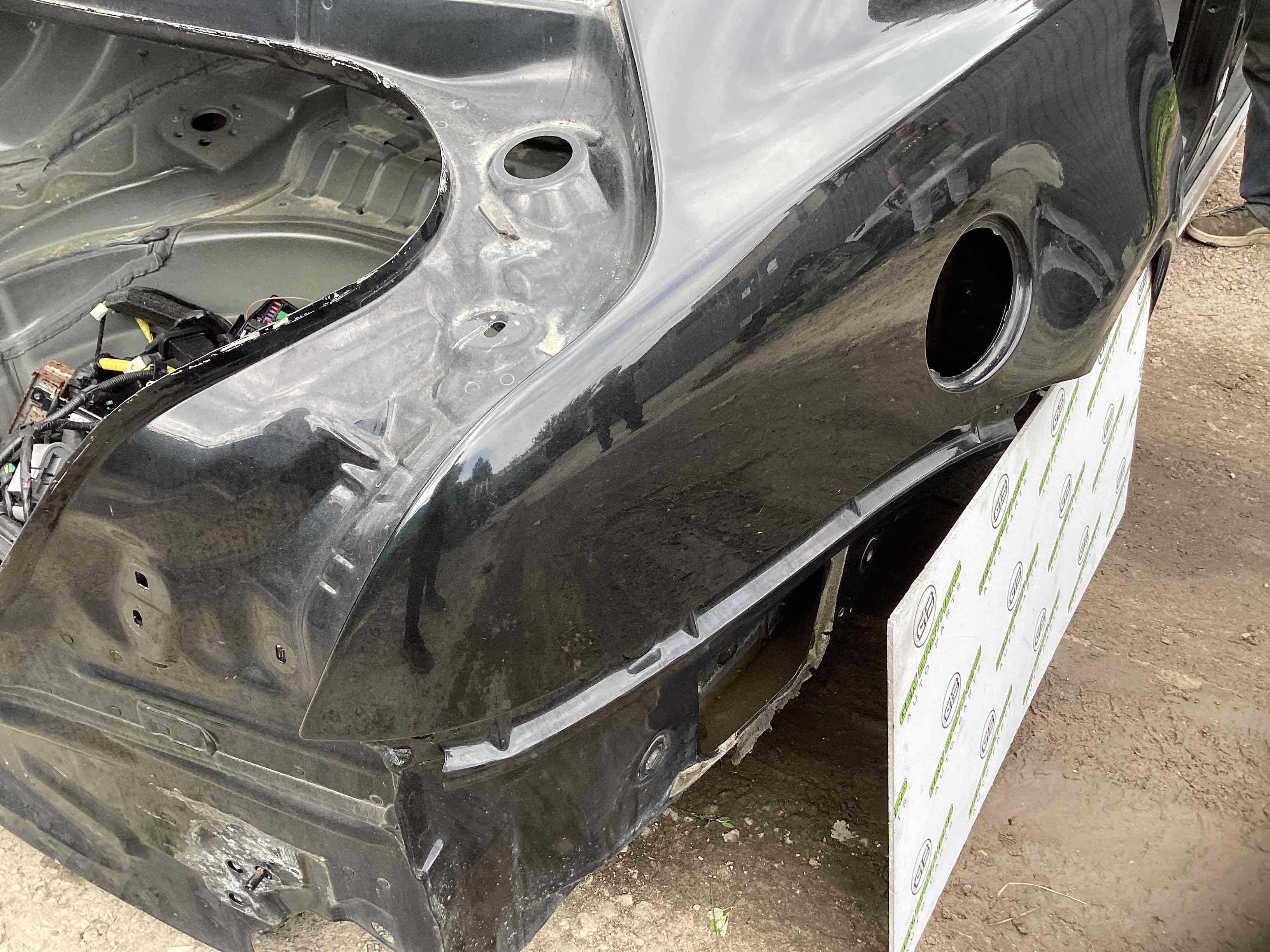 Чверть задня права