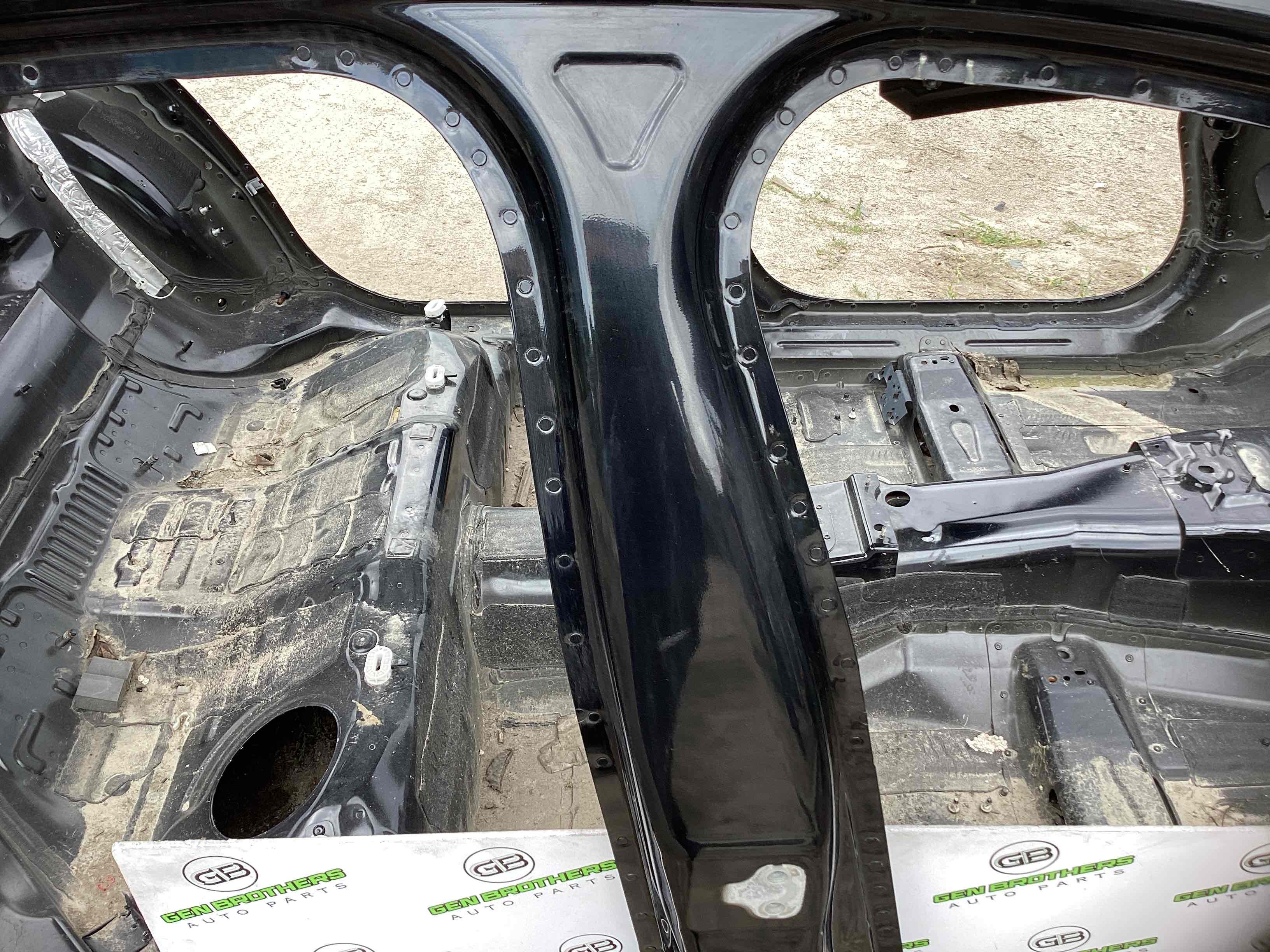 Стійки кузова та пороги