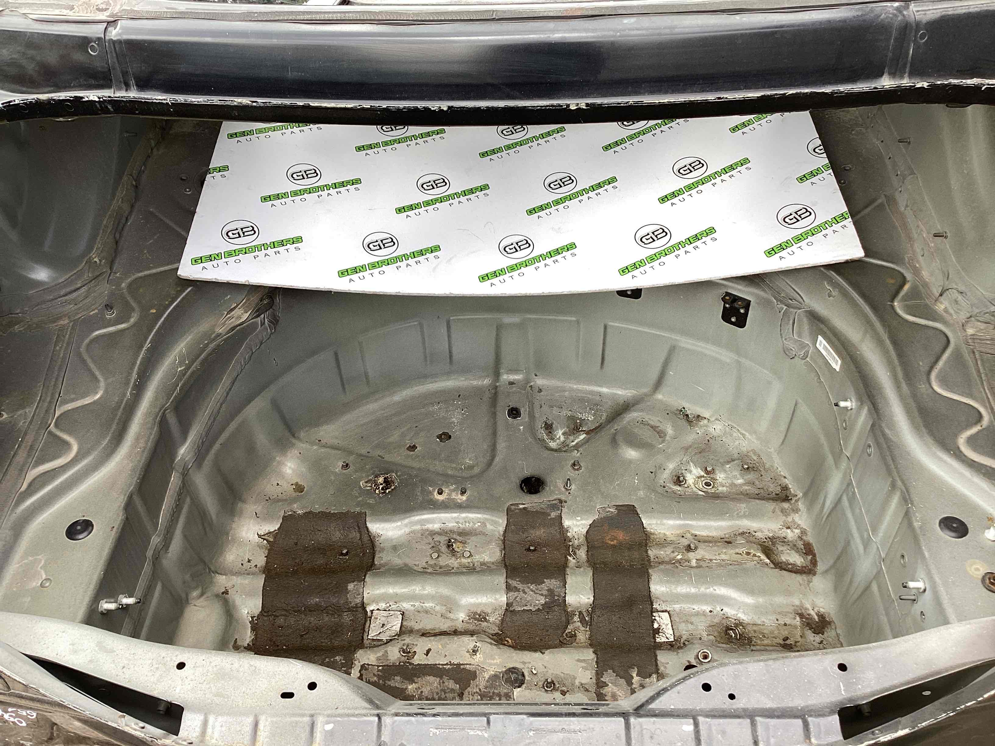 Корито багажника