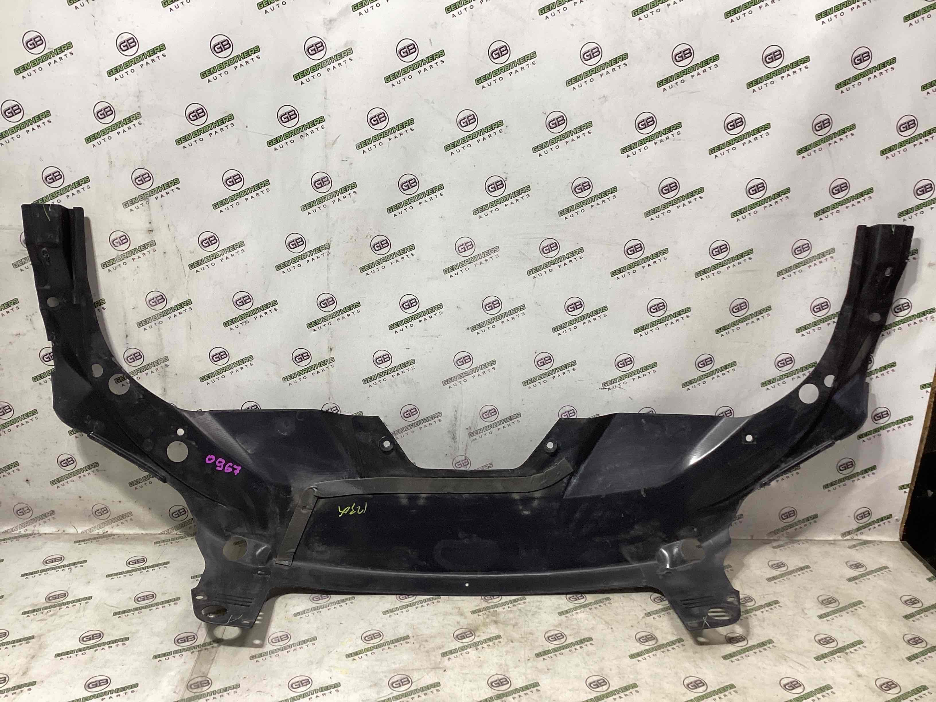 Пластик моторного відсіку