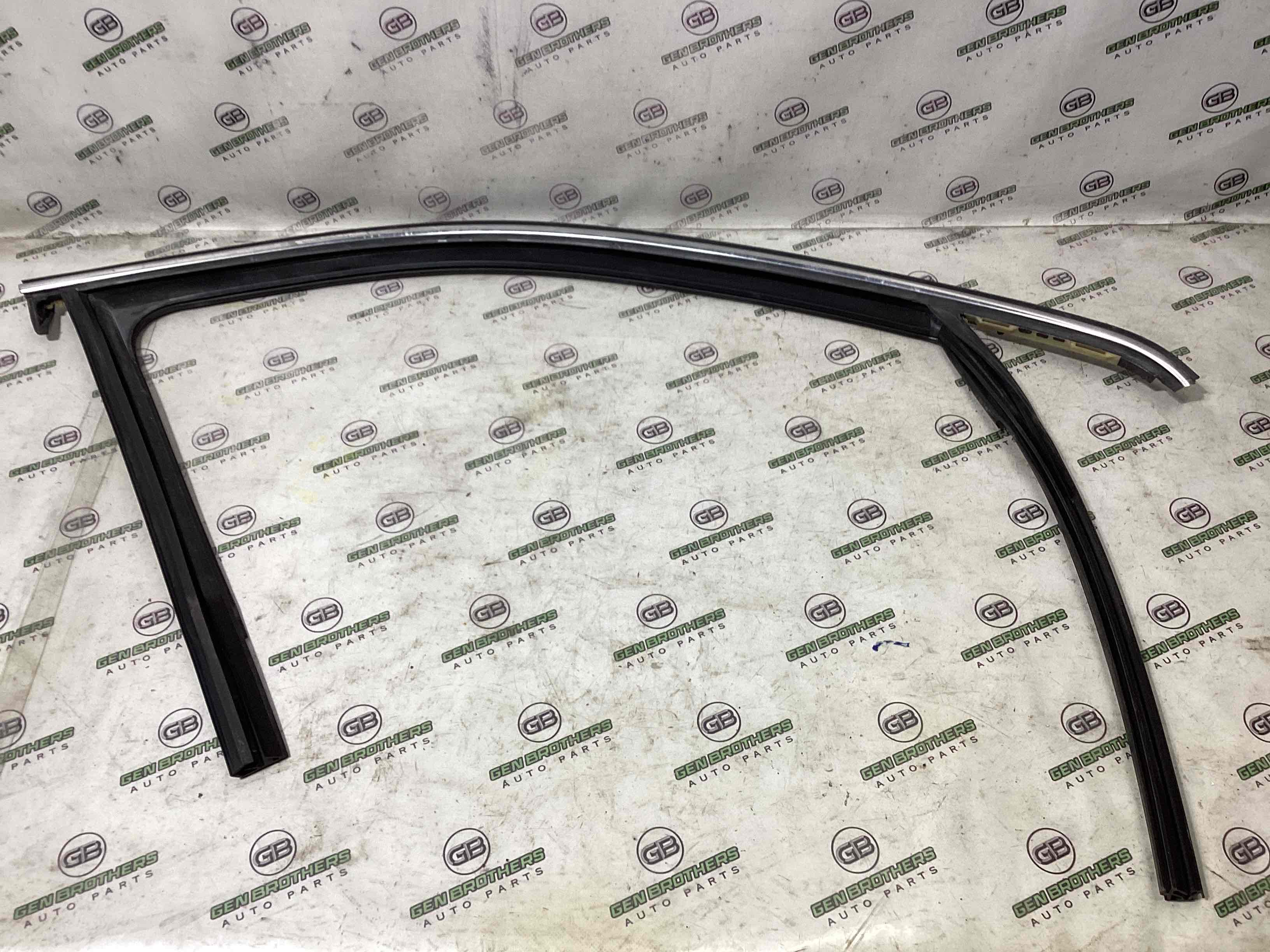 Ущільнювач скла, двері