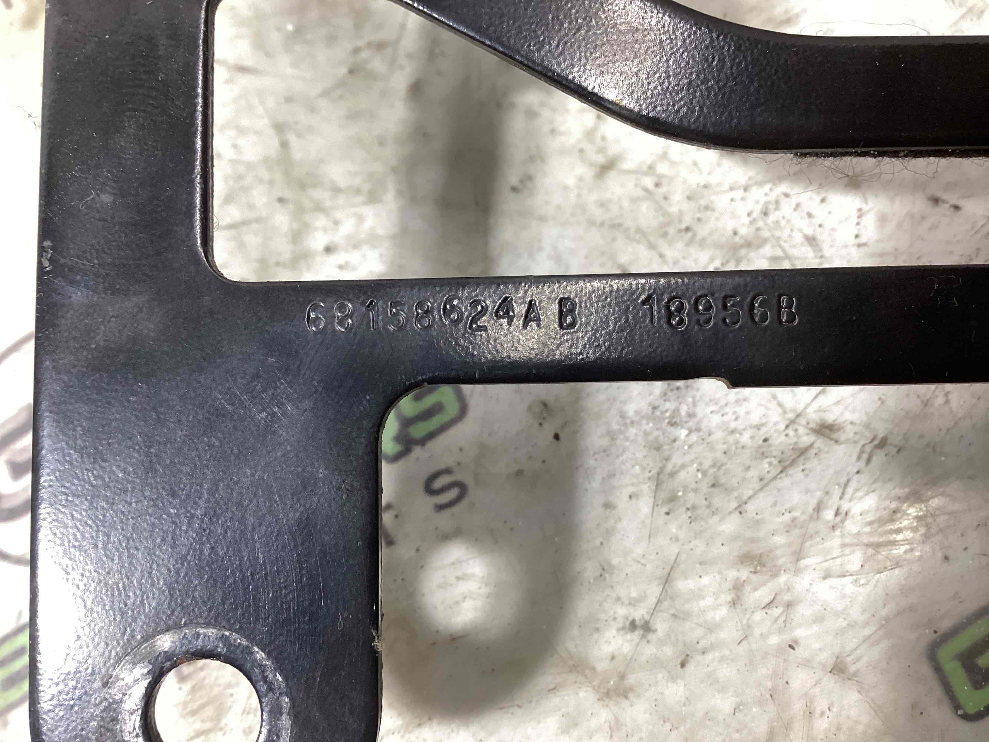 Кріплення, кронштейн