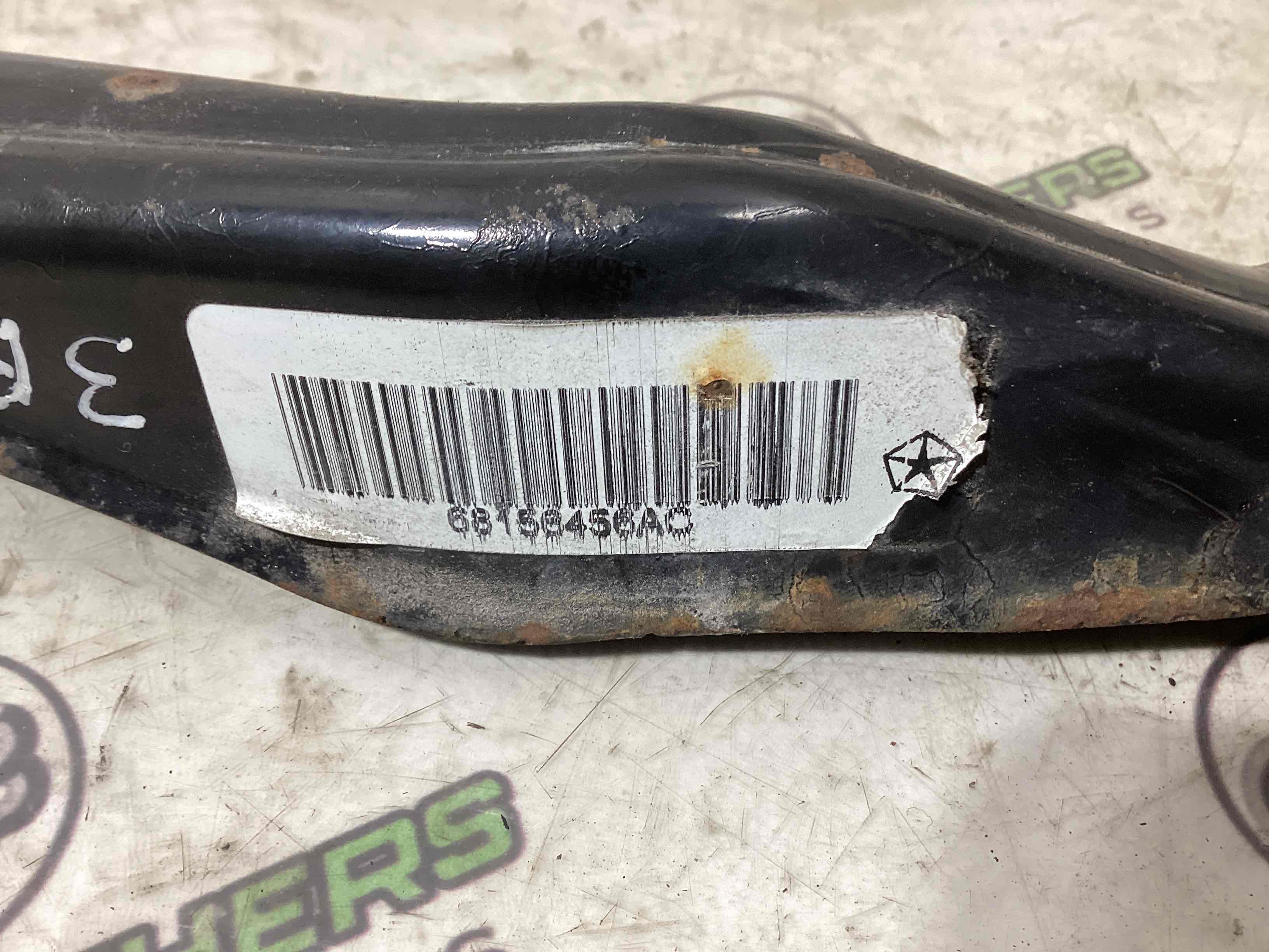 Кронштейн заднього підрамника