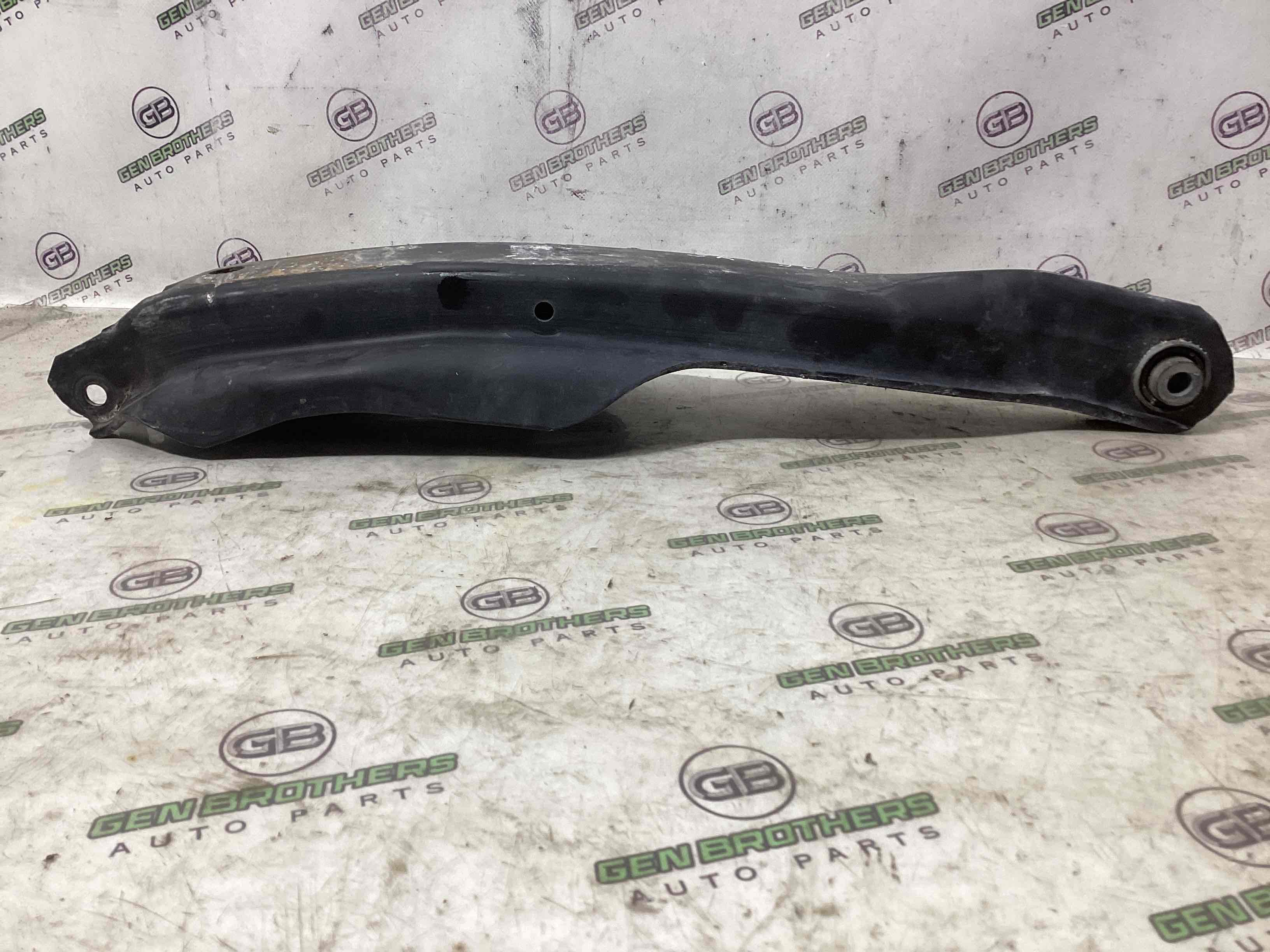 Важіль задній правий