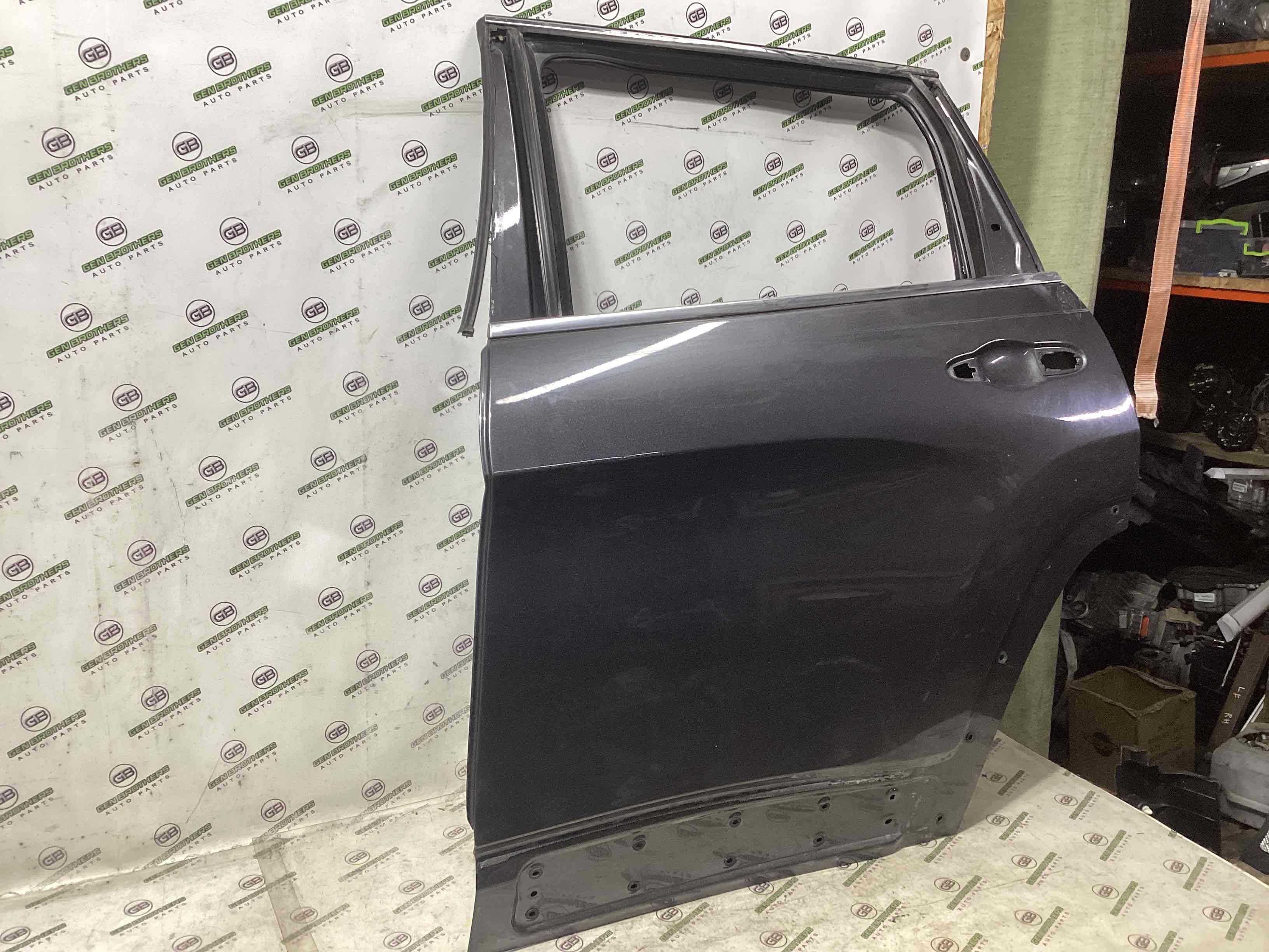 Двері задні ліві