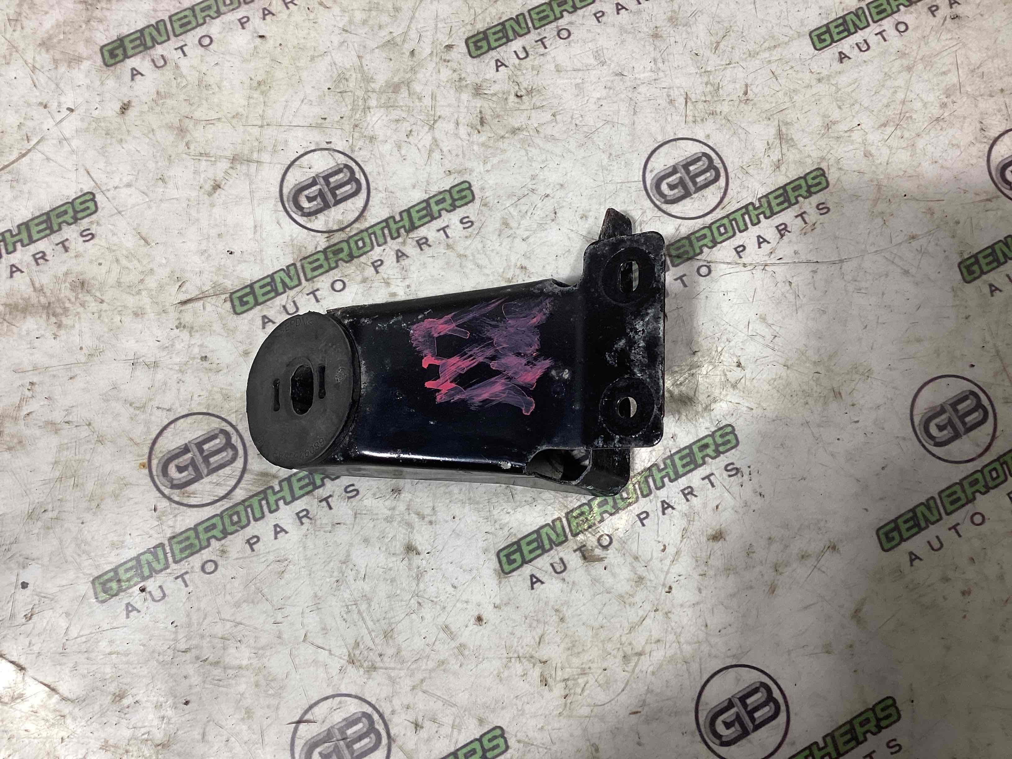 Кріплення, кронштейн