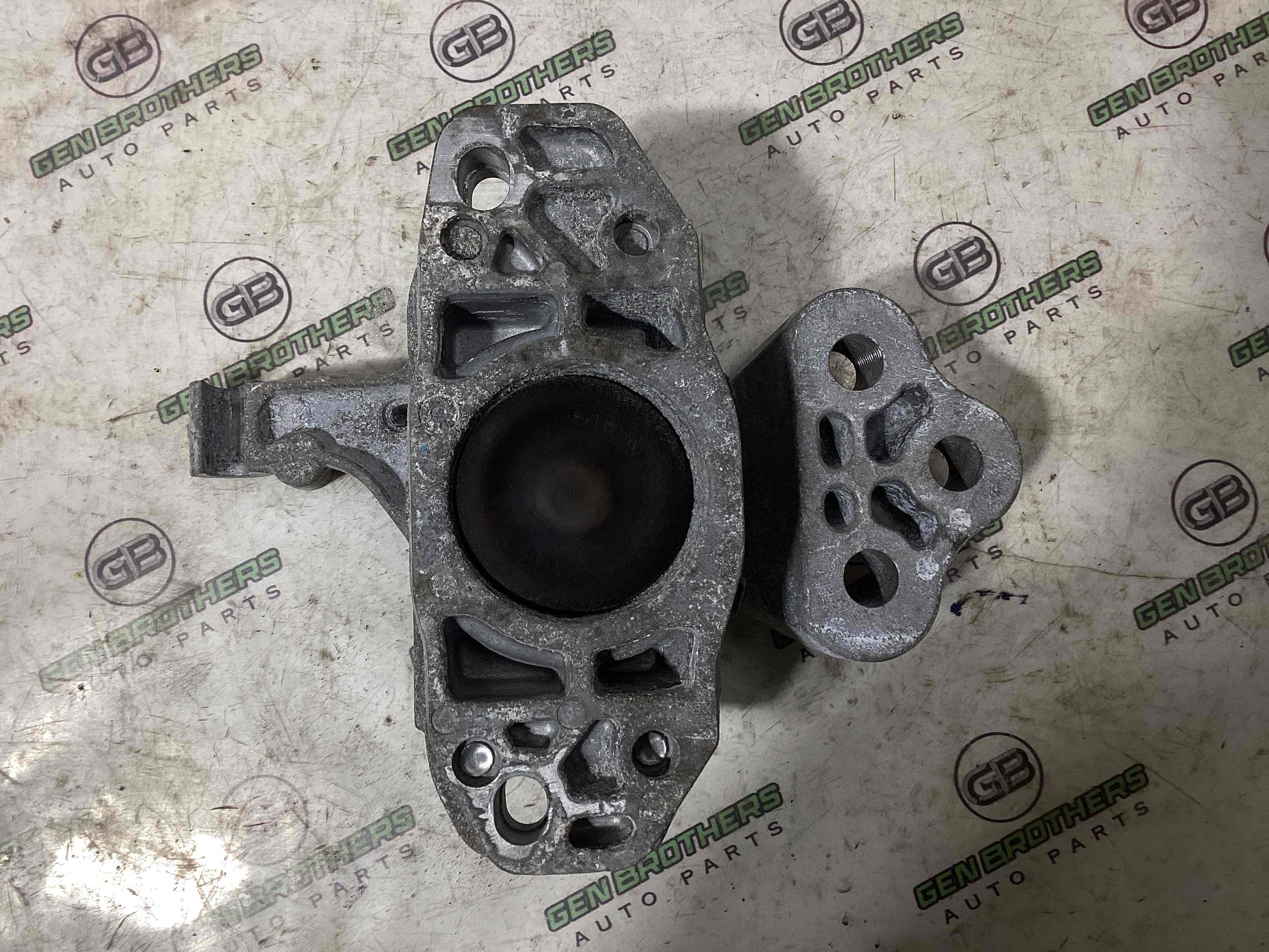 Подушка кріплення двигуна