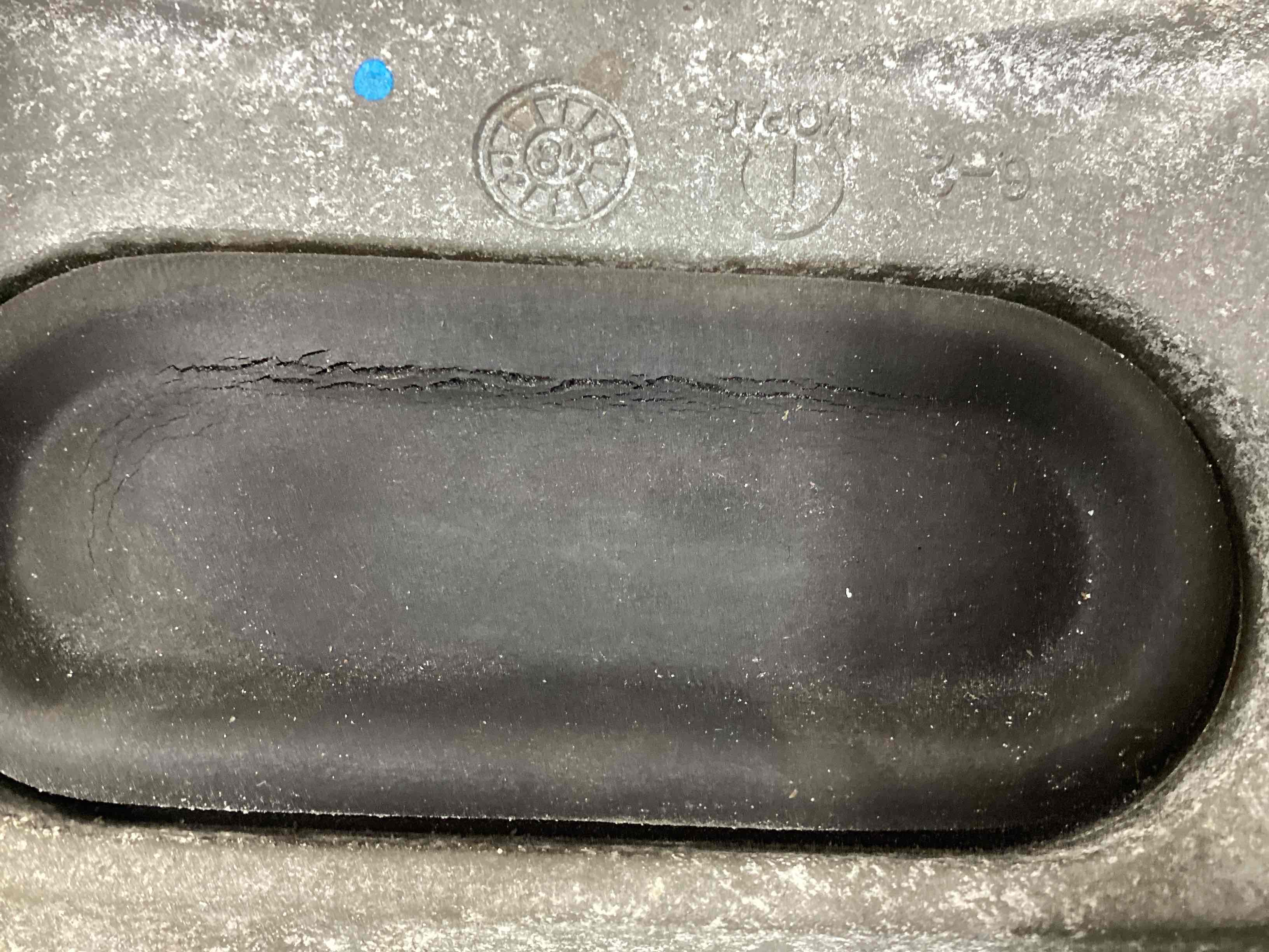 Подушка кріплення двигуна