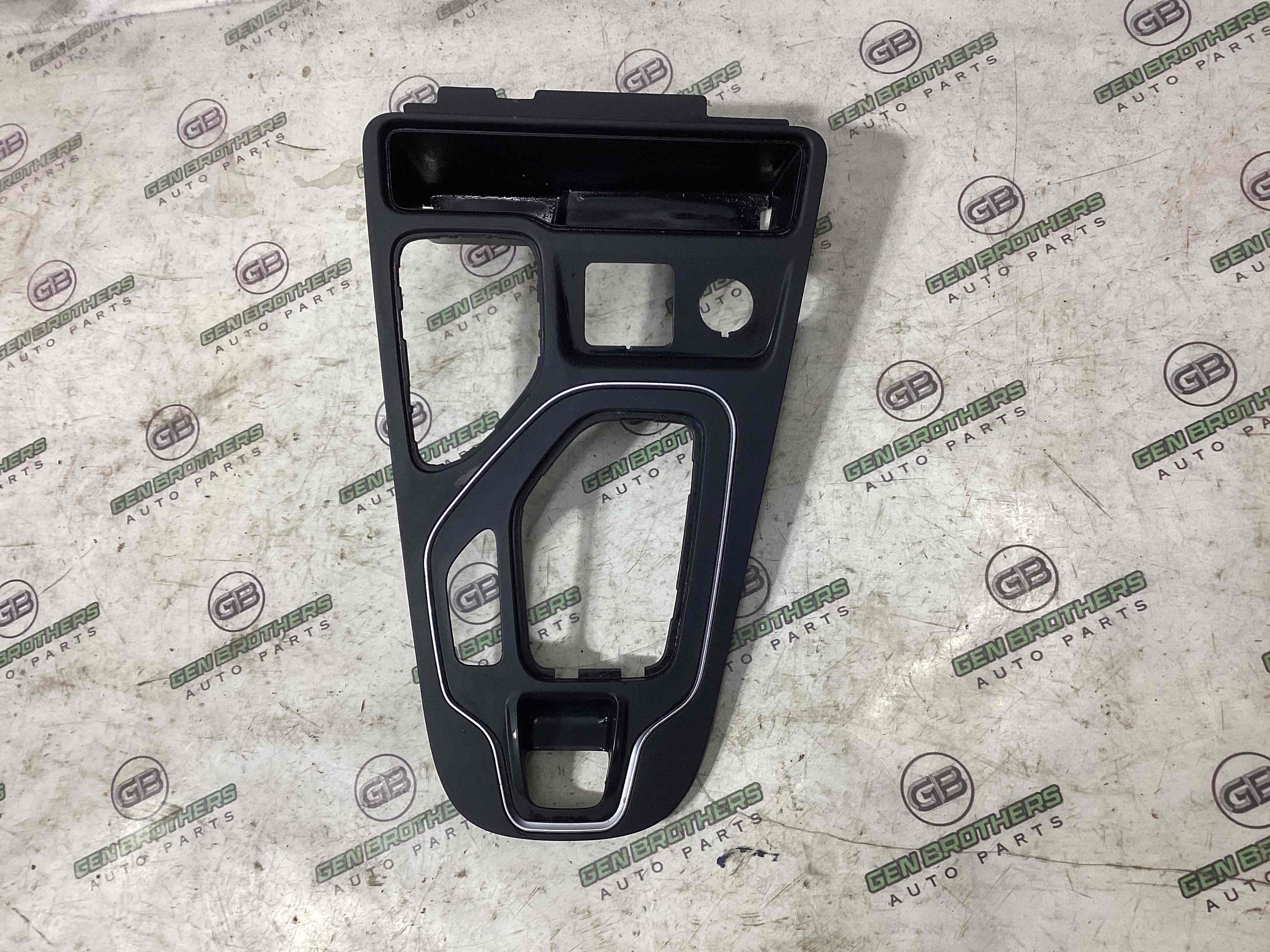 Оздоблення центральної консолі