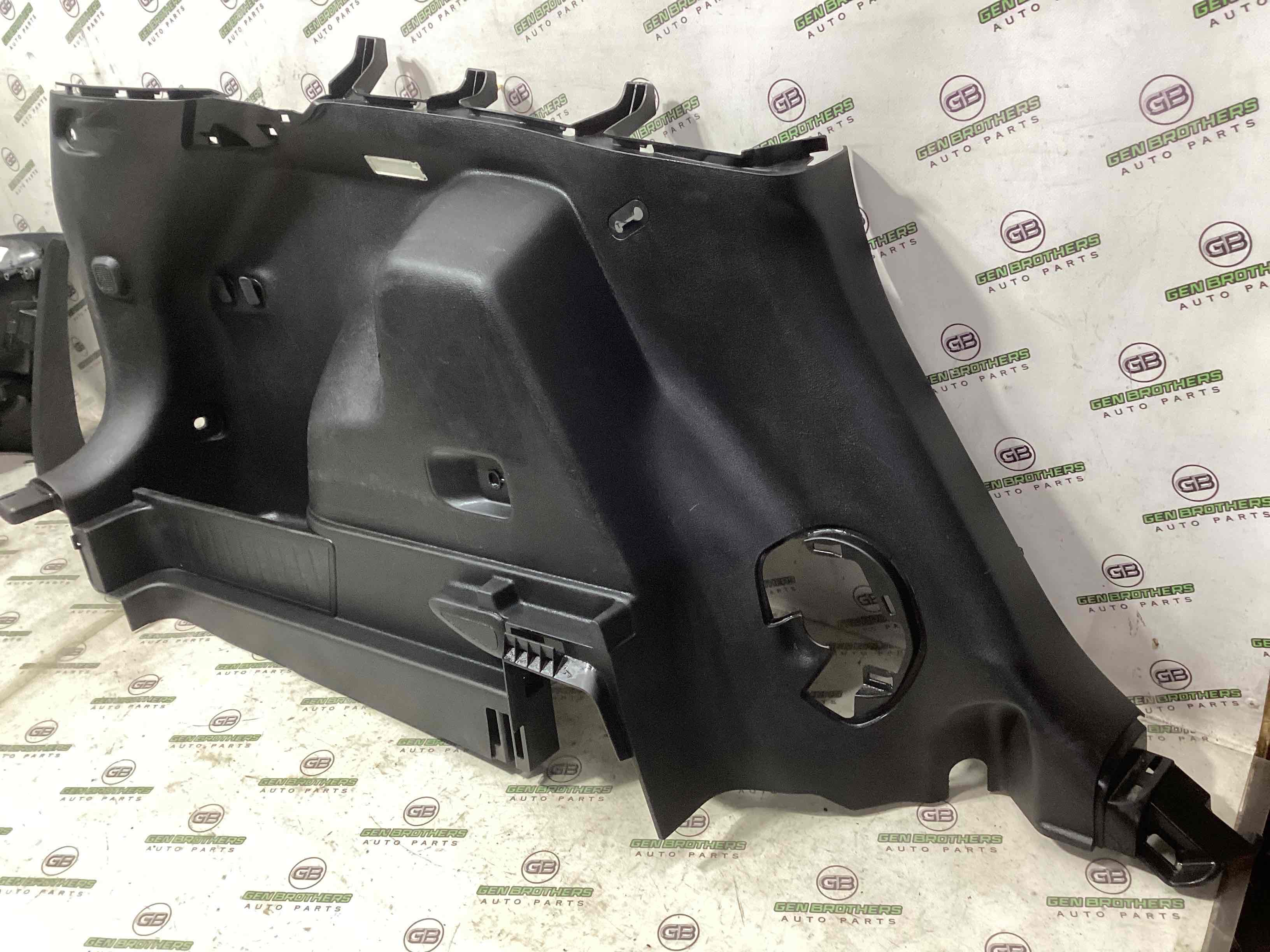 Елементи оздоблення багажника