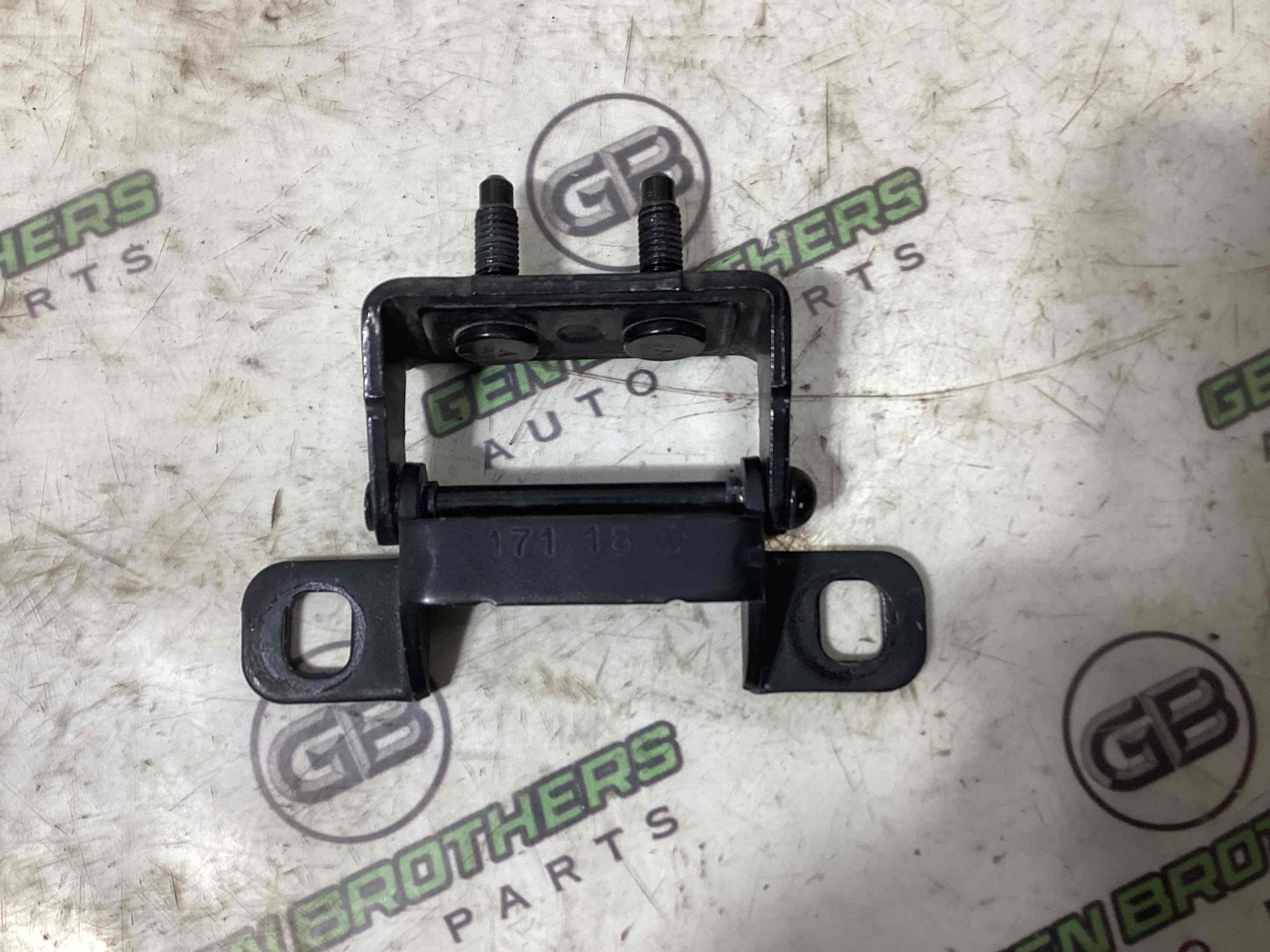 Петля кришки багажника, двері багажника