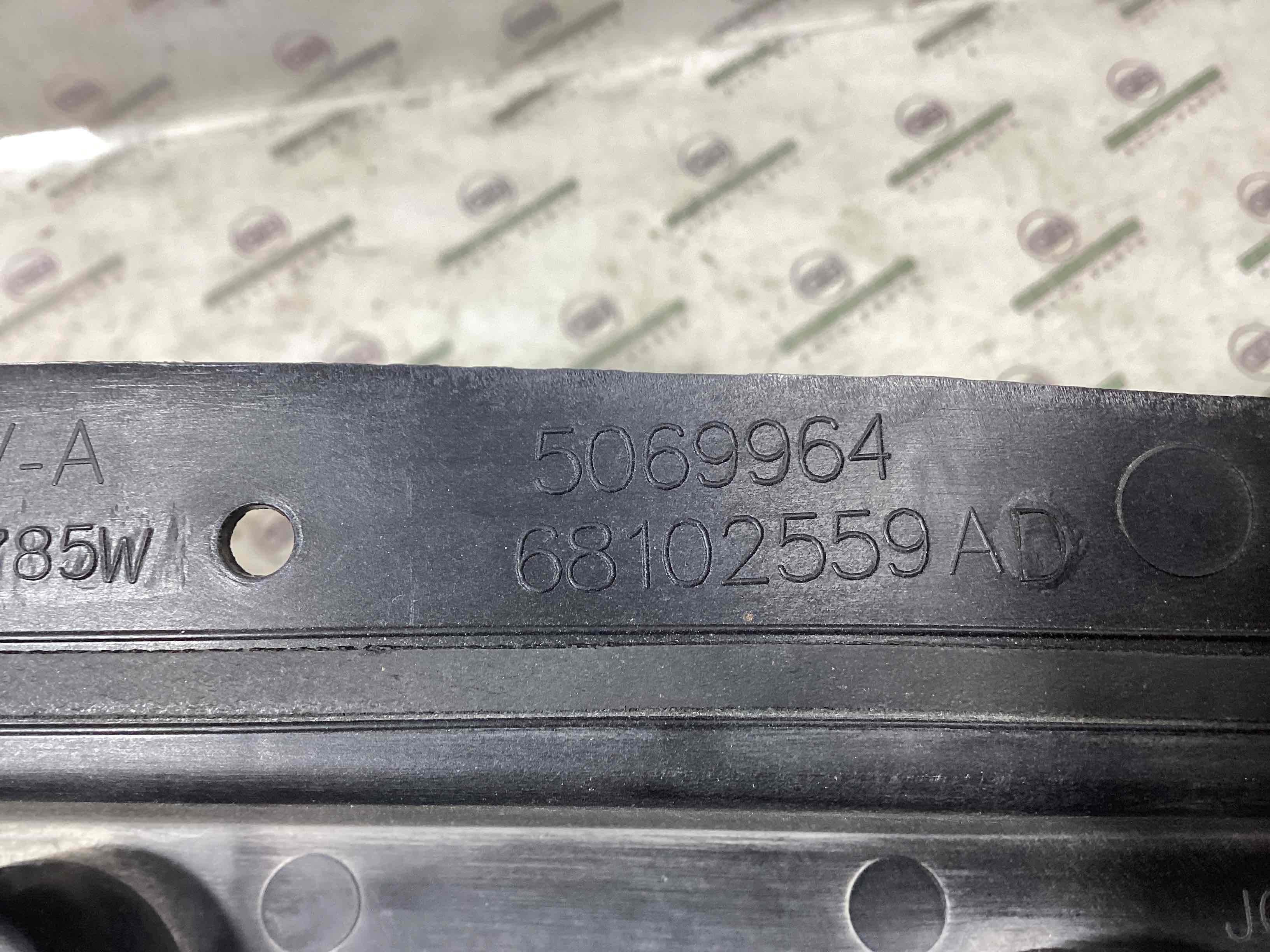 Жабо трапеції двірників, кріплення жабо